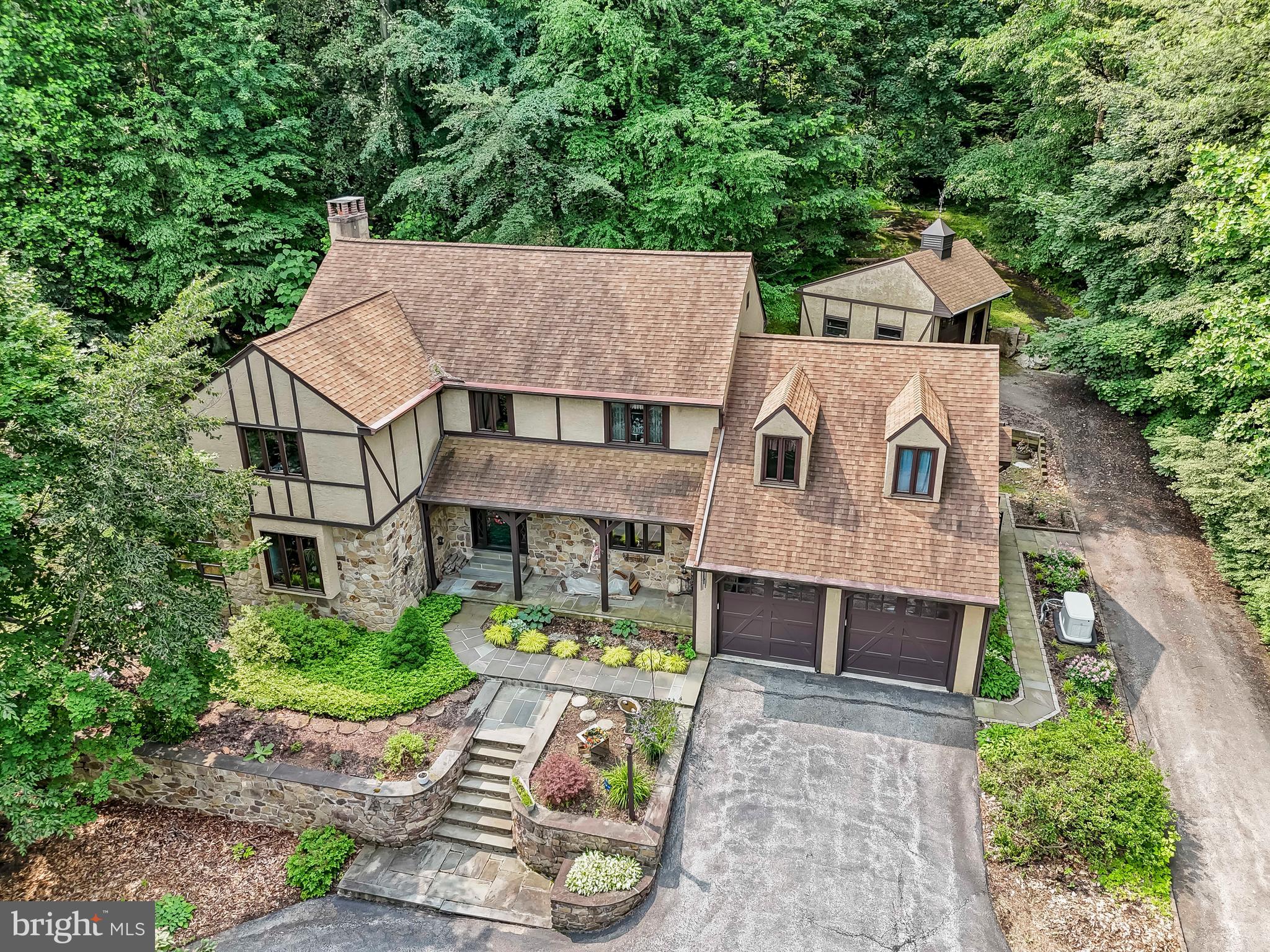 1200 DUNSINANE HILL