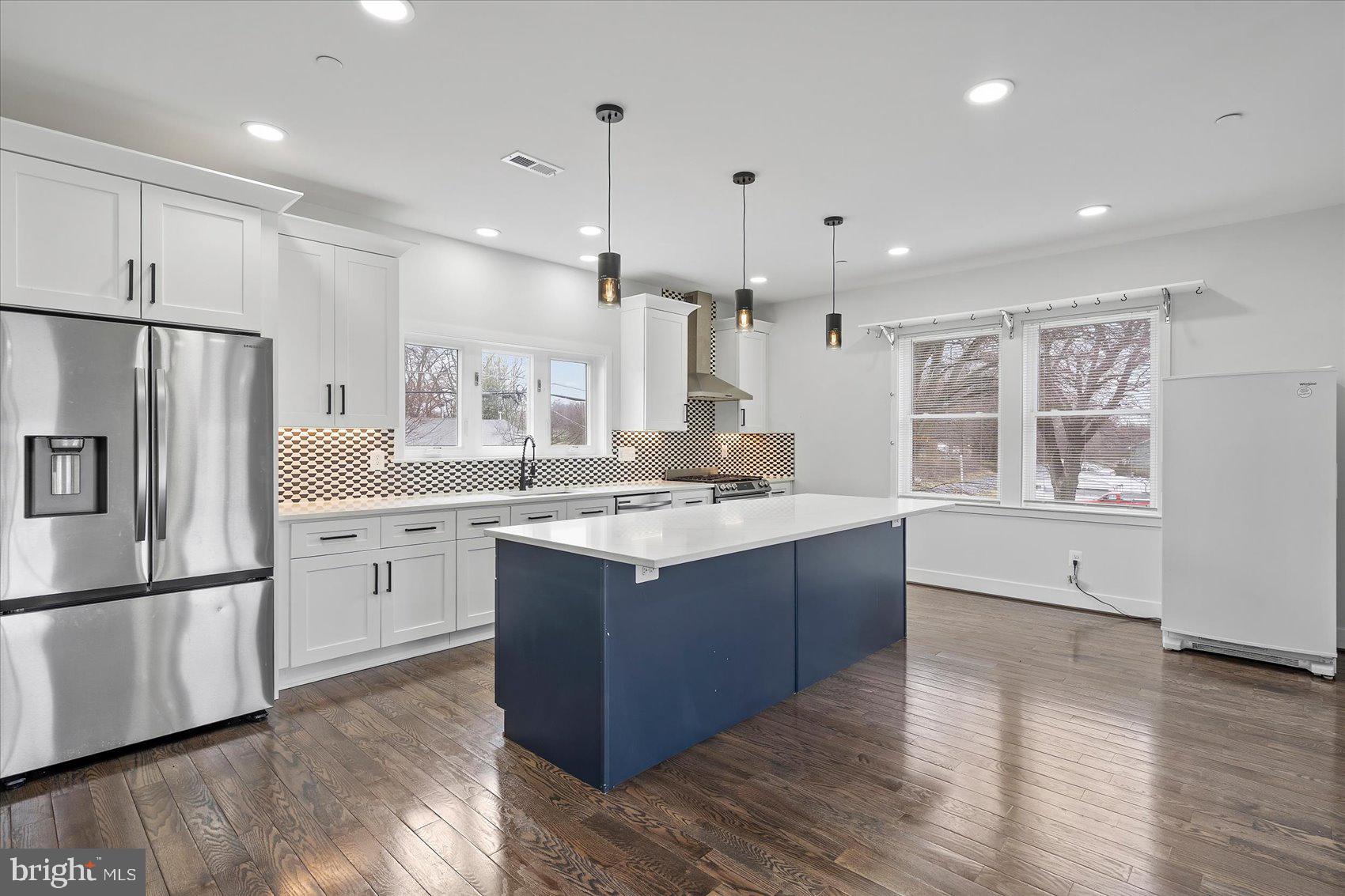 BIRD RIVER GROVE - Residential