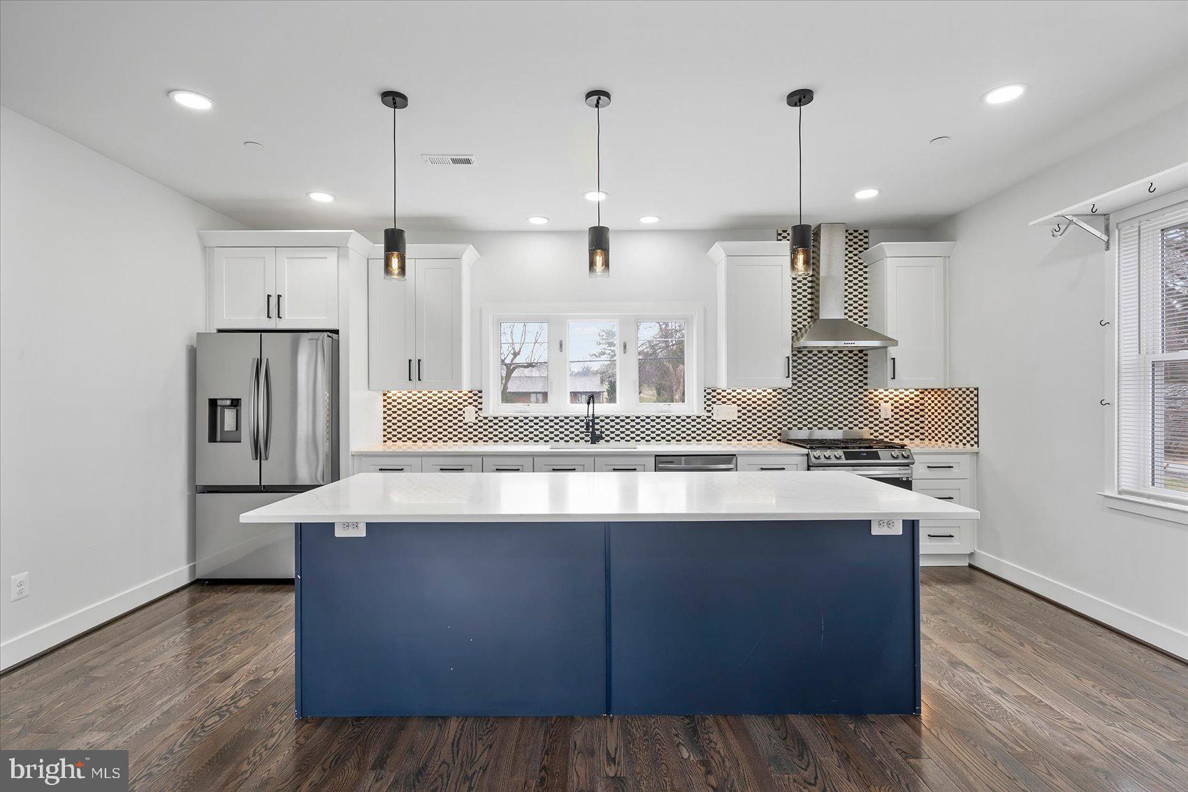 BIRD RIVER GROVE - Residential