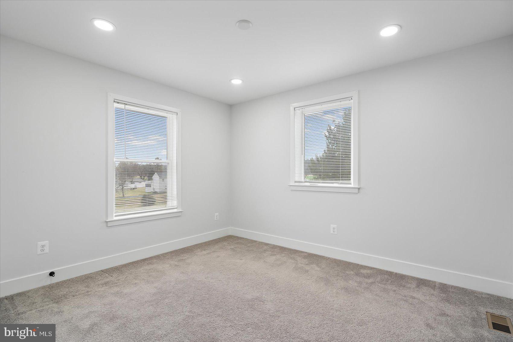 BIRD RIVER GROVE - Residential