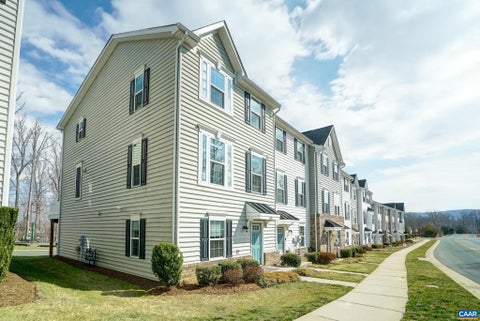 Townhouse For Sale - 1145 Sunset Avenue Ext Ext<br/> Albemarle County, CHARLOTTESVILLE, VA 22903