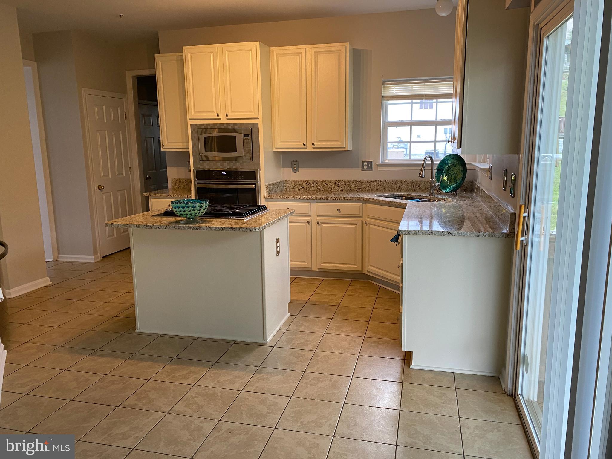 HILLANTRAE - Residential