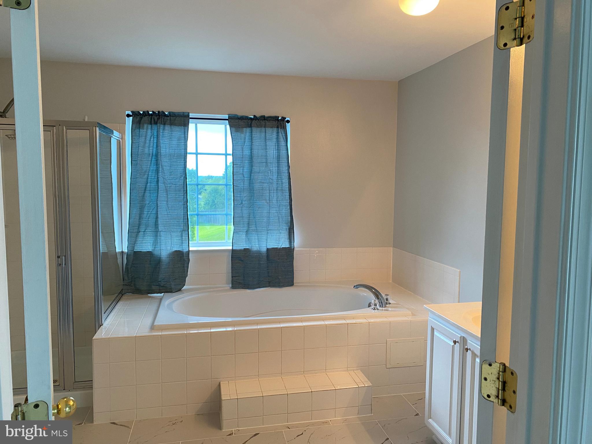 HILLANTRAE - Residential