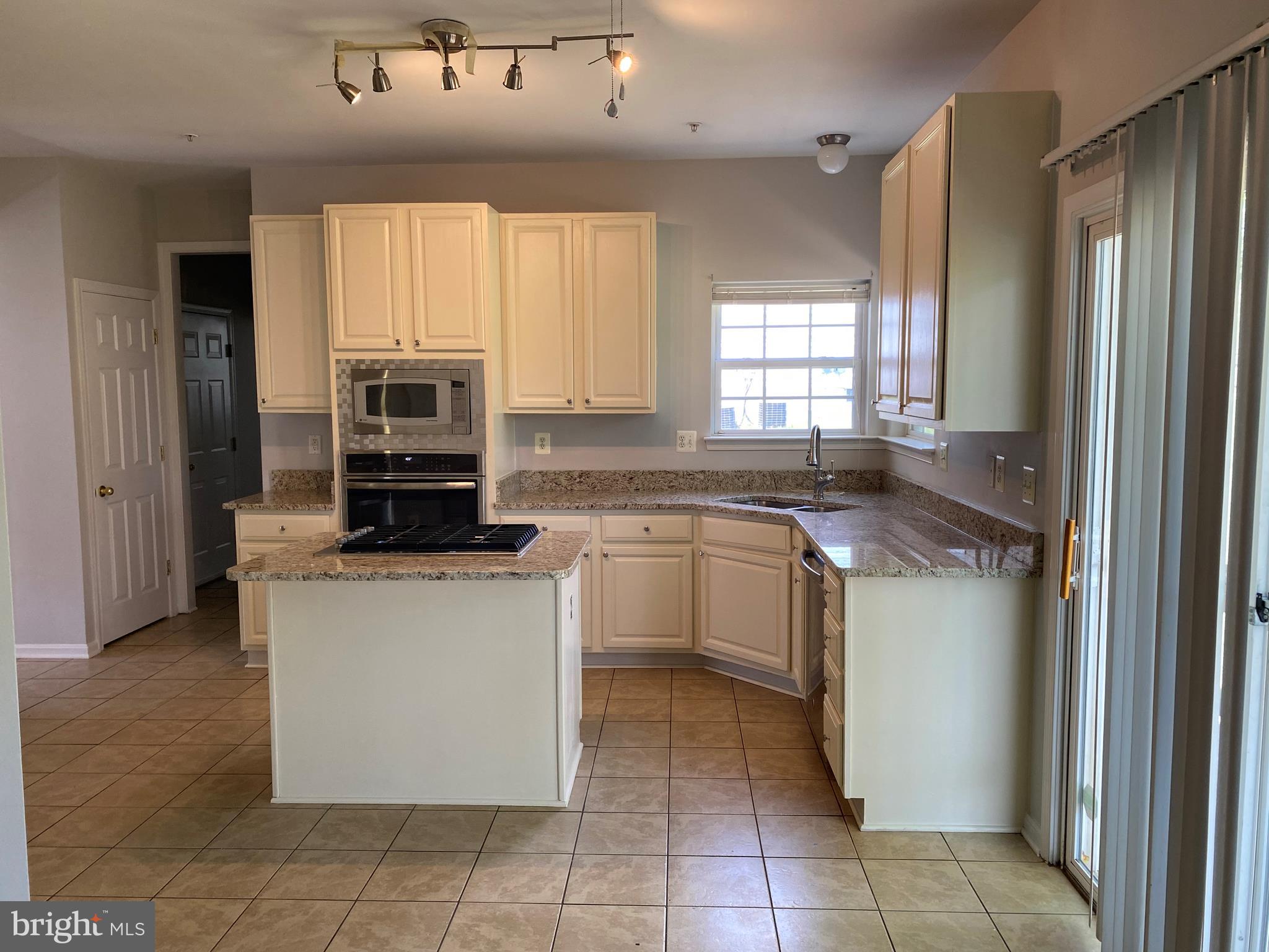 HILLANTRAE - Residential