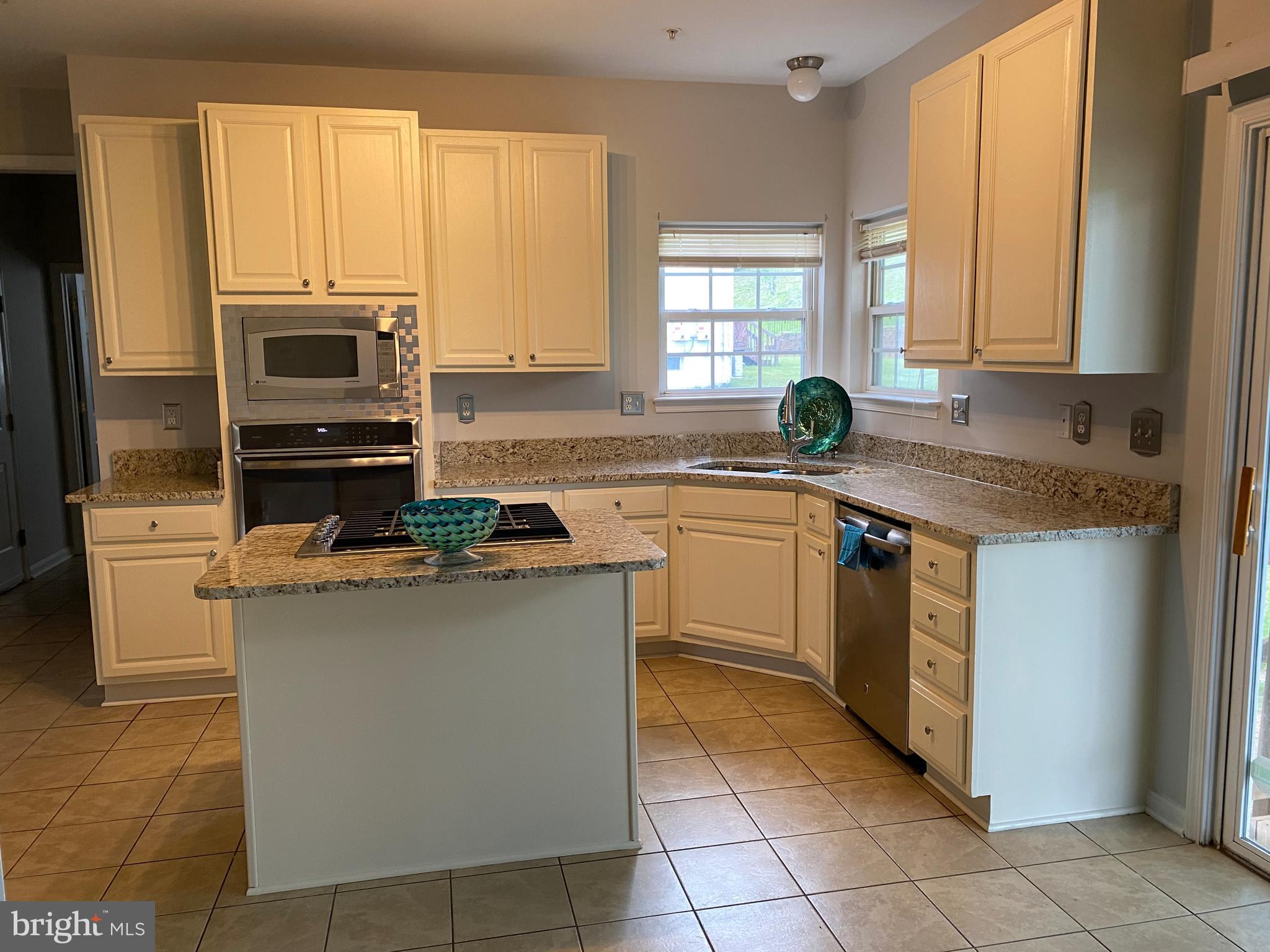 HILLANTRAE - Residential