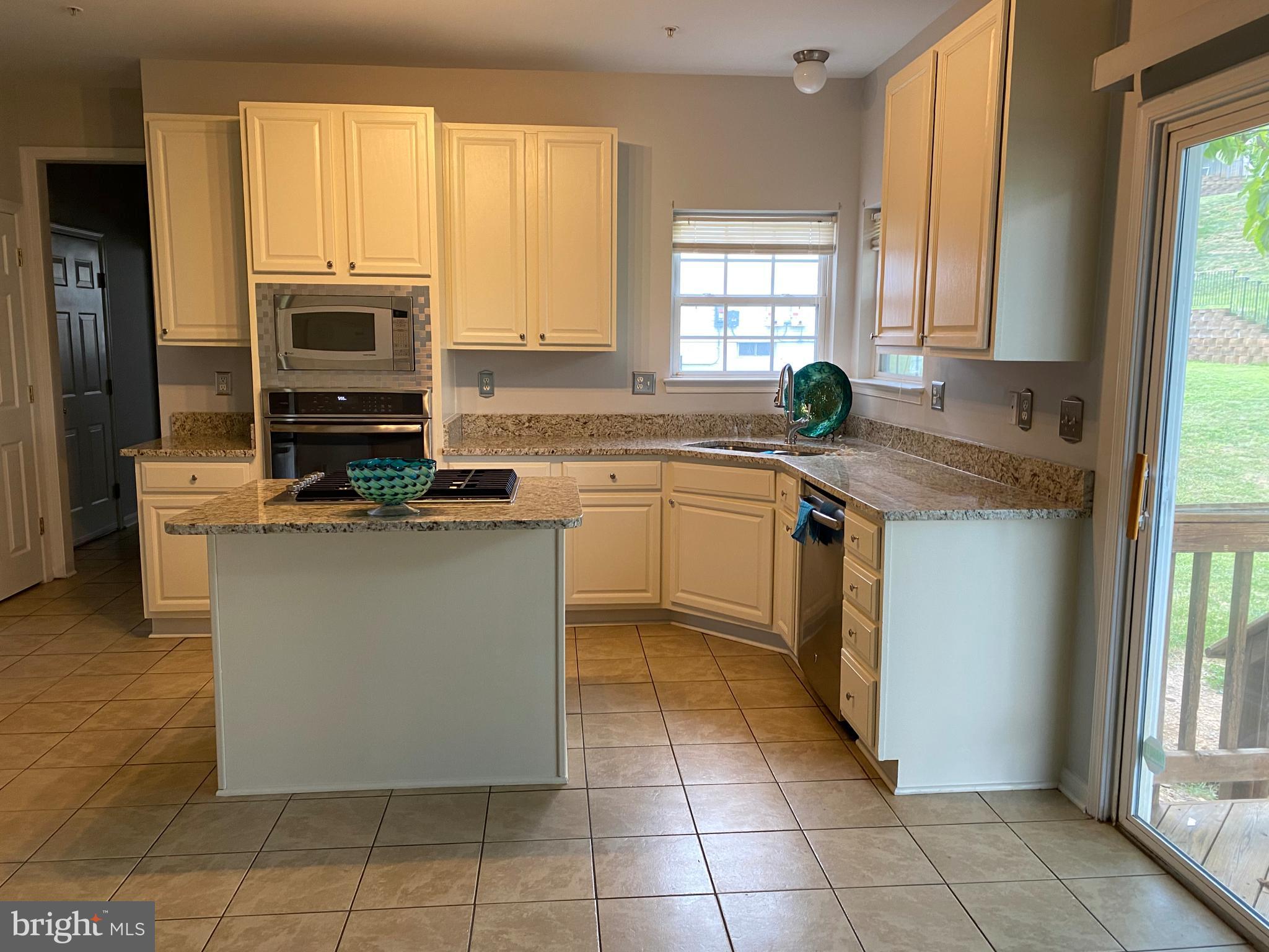 HILLANTRAE - Residential