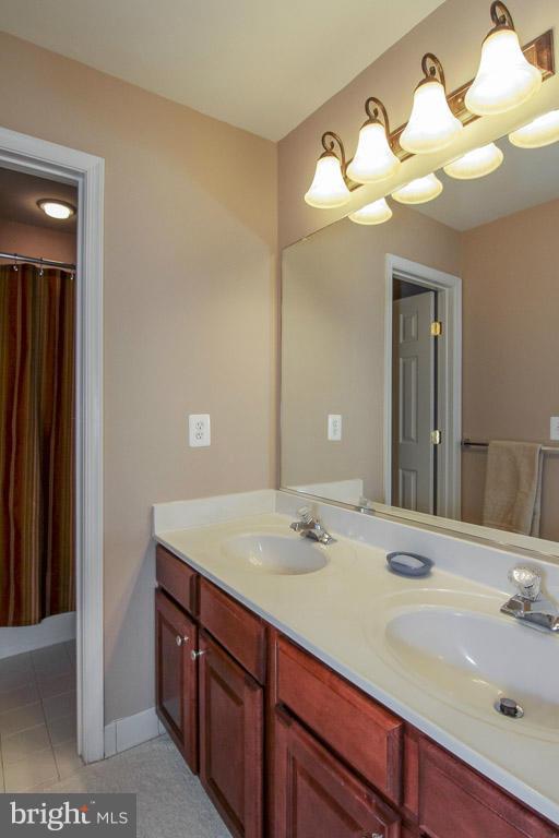 ASHBURN VILLAGE - Residential