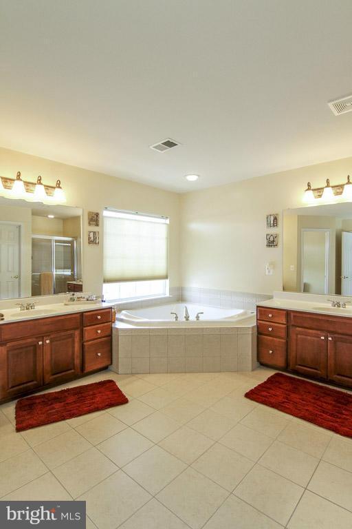 ASHBURN VILLAGE - Residential