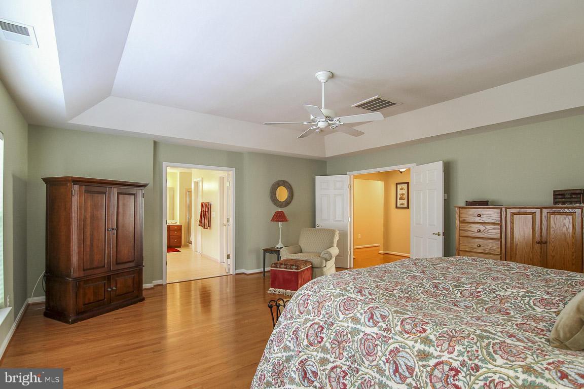 ASHBURN VILLAGE - Residential