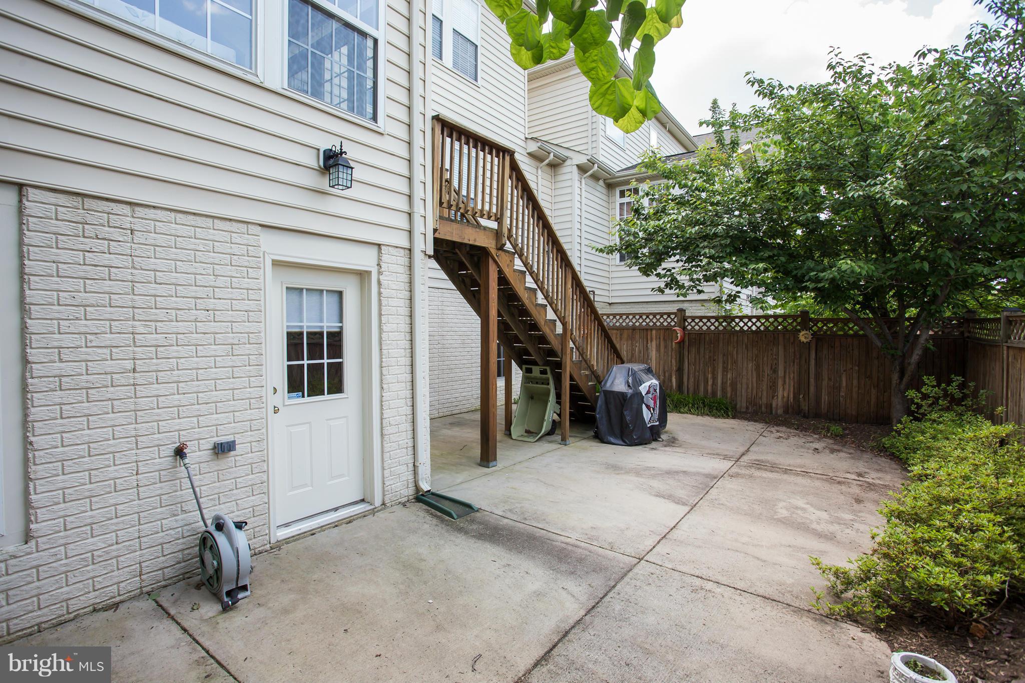 ASHBURN VILLAGE - Residential