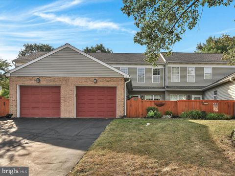 Photo of 130 PINNACLE POINT DR, LANCASTER, PA 17601 (MLS # PALA2040448)