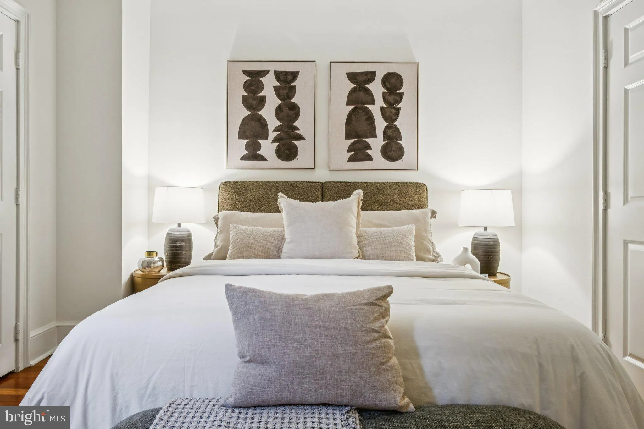 Philadelphia, Pennsylvania 19102, United States, 1 Bedroom Bedrooms, ,1 BathroomBathrooms,Residential,Contingent,200552