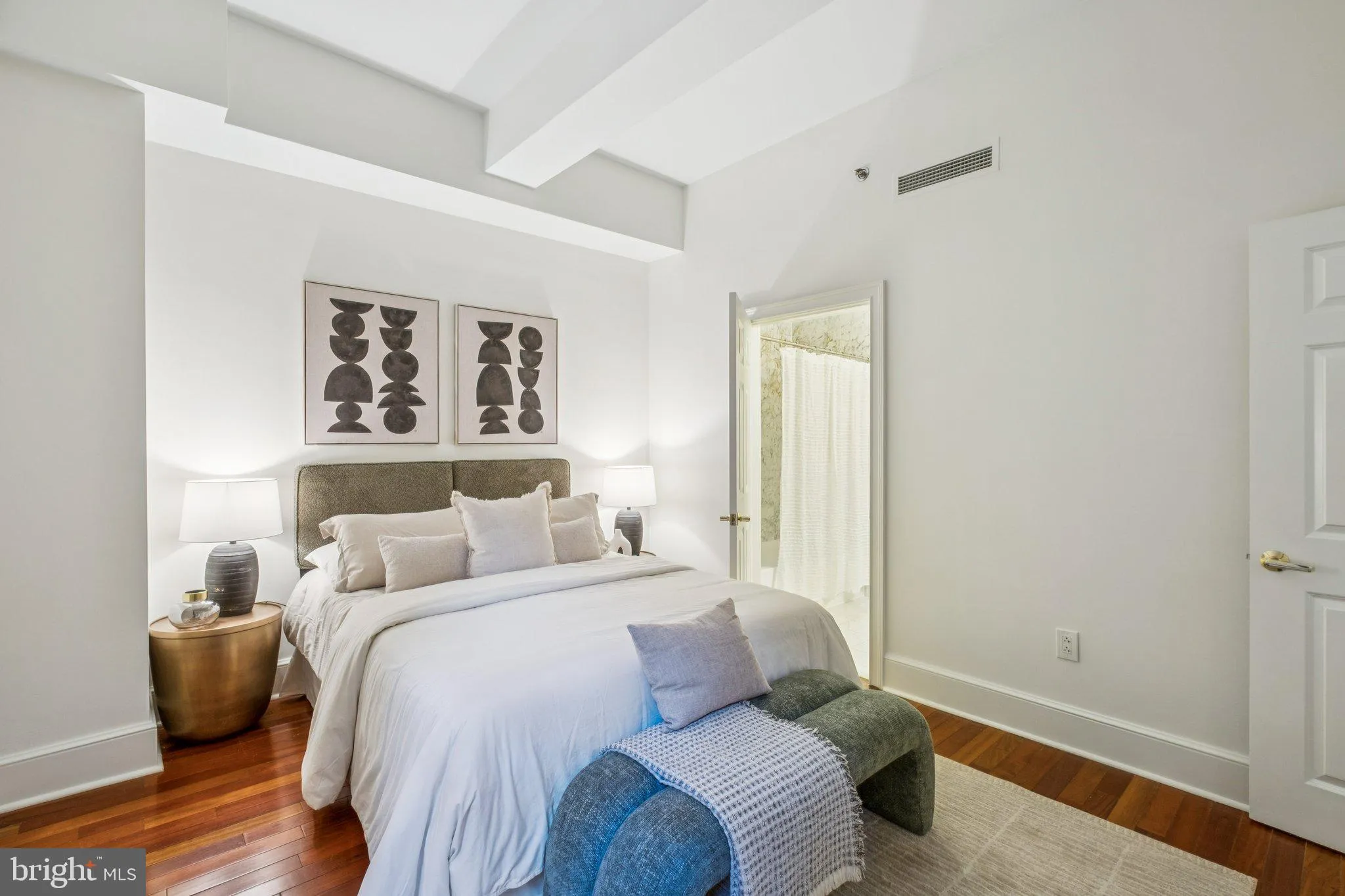 Philadelphia, Pennsylvania 19102, United States, 1 Bedroom Bedrooms, ,1 BathroomBathrooms,Residential,Contingent,200552