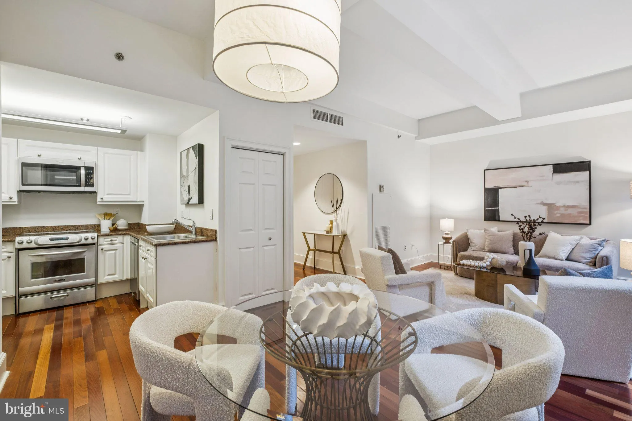 Philadelphia, Pennsylvania 19102, United States, 1 Bedroom Bedrooms, ,1 BathroomBathrooms,Residential,Contingent,200552