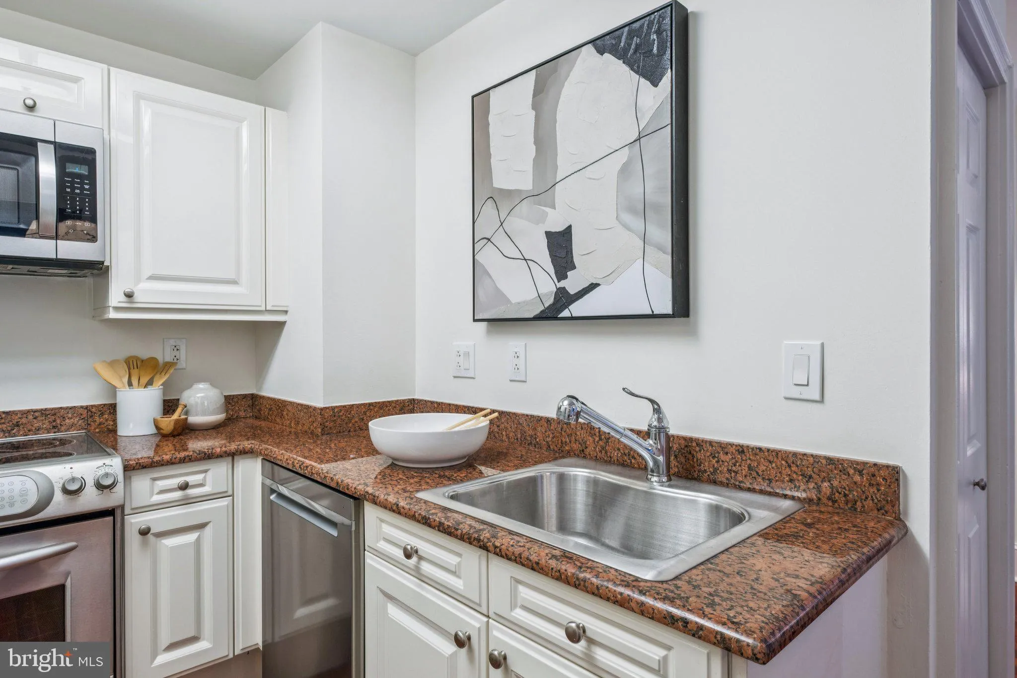 Philadelphia, Pennsylvania 19102, United States, 1 Bedroom Bedrooms, ,1 BathroomBathrooms,Residential,Contingent,200552