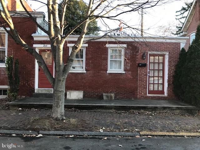 STUDENT RENTAL (THIS MEANS YOU MUST BE A FULL TIME STUDENT AT WCU) in the Heart of West Chester Borough Avail July 1! Only One Student Permitted; One Student and One Non-Student is Permissible. Located in the South West Quandrant of the Quaint, Walkable Borough of West Chester, This One Bedroom Unit Offers FREE Water/Sewer/Trash, Along With Shared Coin-Operated Laundry (In Common Basement Area), Storage, and On-Street Permit Parking. Located in a Quiet Zone on a Tree-Lined Street, This Unit is Convenient to All of Downtown West Chester's Incredible Restaurants, Shops, Bars, and Businesses, as Well as a Short Walk to WCU Campus. Large Unit Features Kitchen, Living Room Area, Full Bathroom, and Expansive Bedroom. Private Entrance With Front Porch as Well! Gas and Electric Utilities Separately Metered. Pets Considered With $500 Non-Refundable Deposit Per Pet. Available 7/1/20. Apply Online with RentSpree: https://apply.link/2QZ6T9g NO SHOWINGS UNTIL THURSDAY JUNE 3.