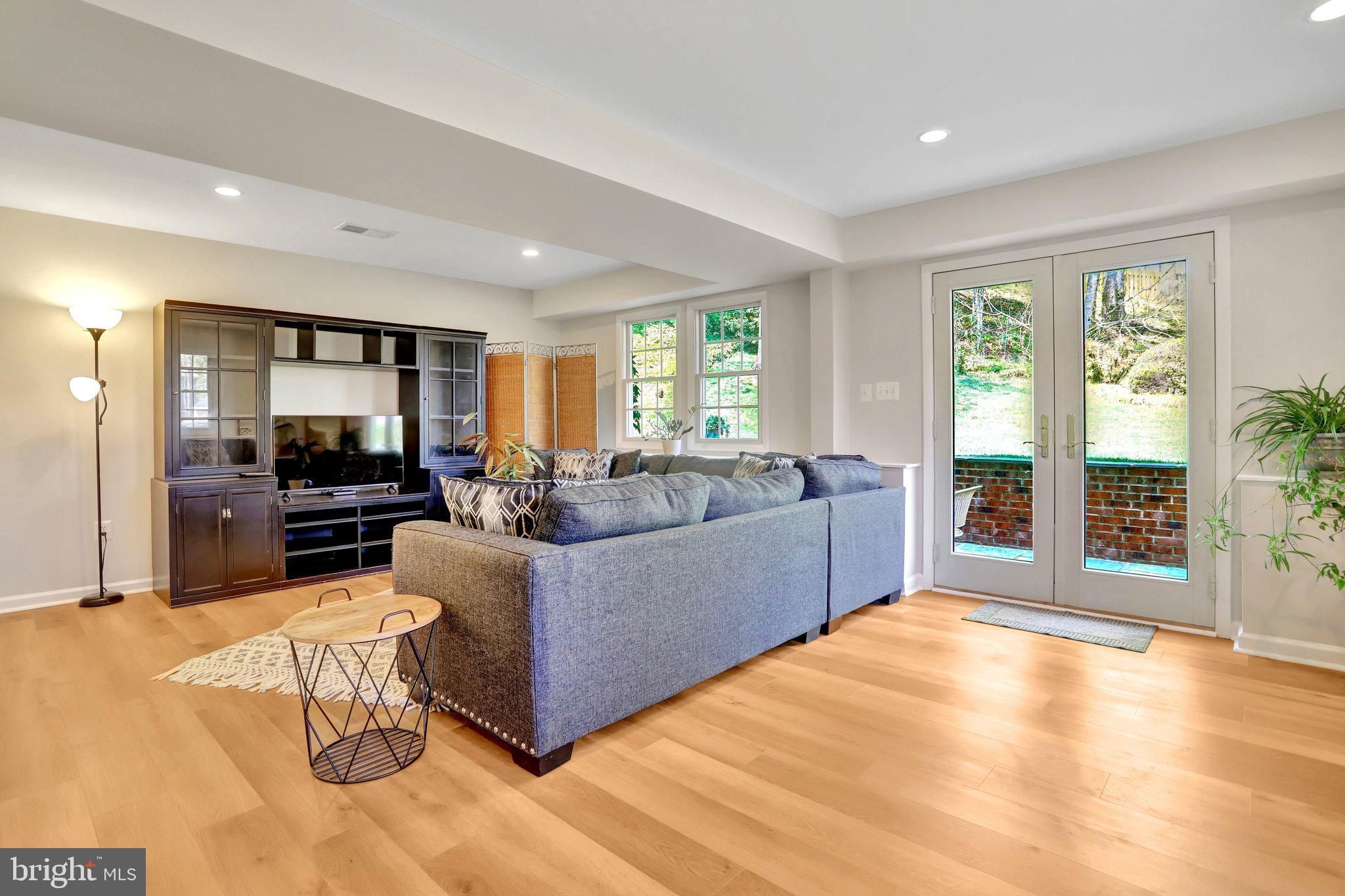 BENT TREE - Residential