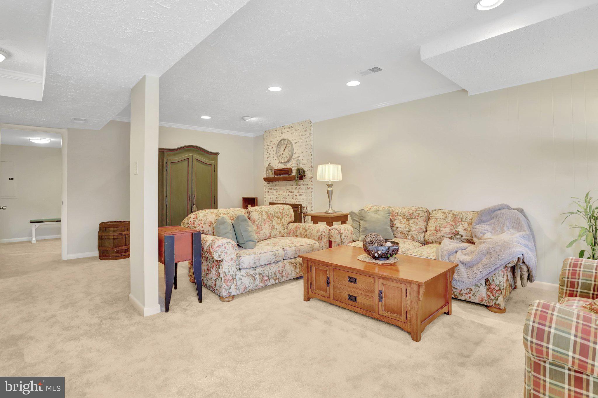 BENT TREE - Residential