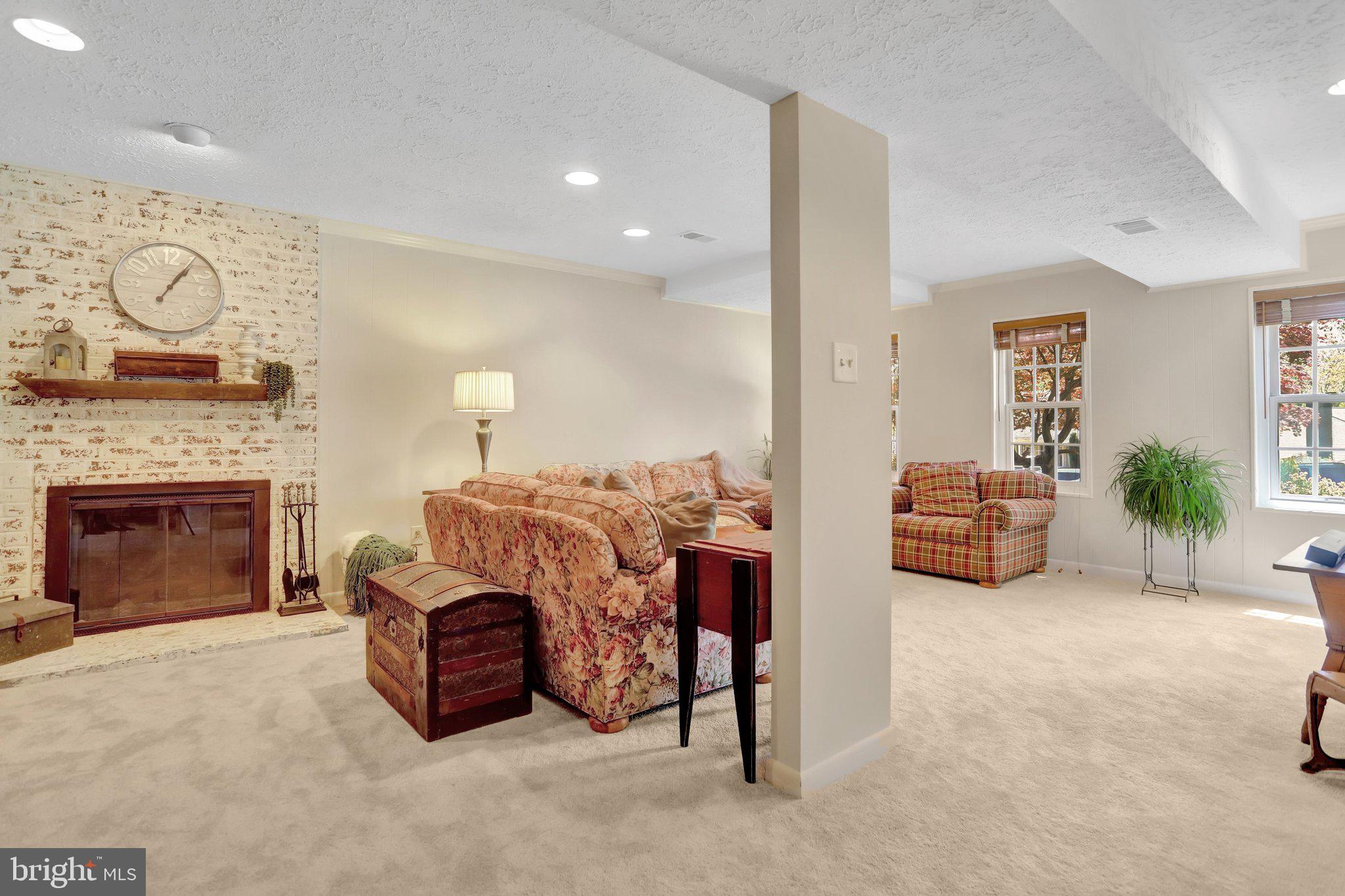 BENT TREE - Residential