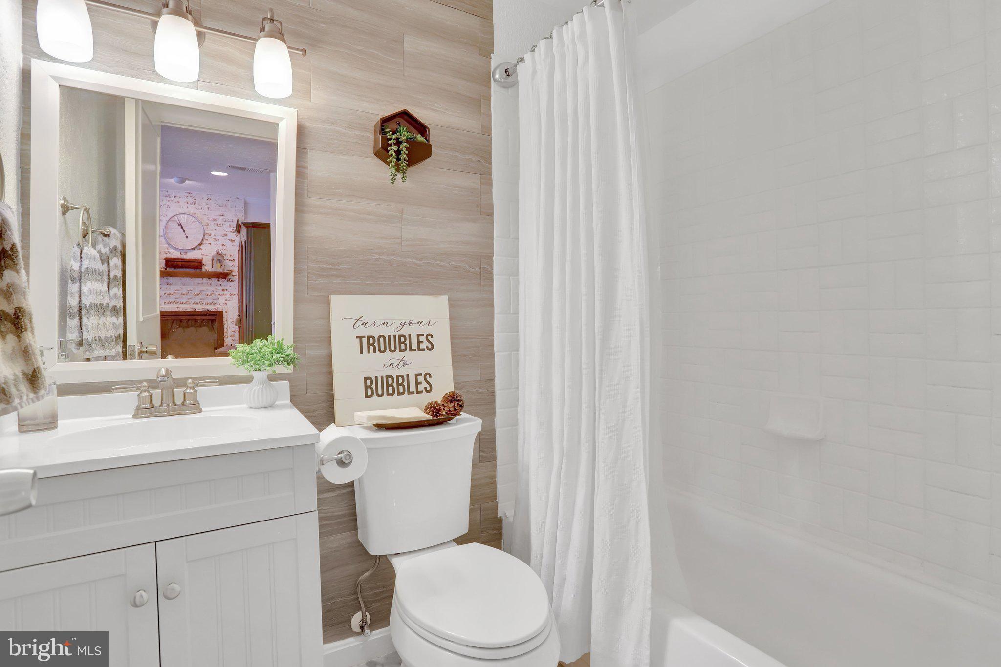 BENT TREE - Residential