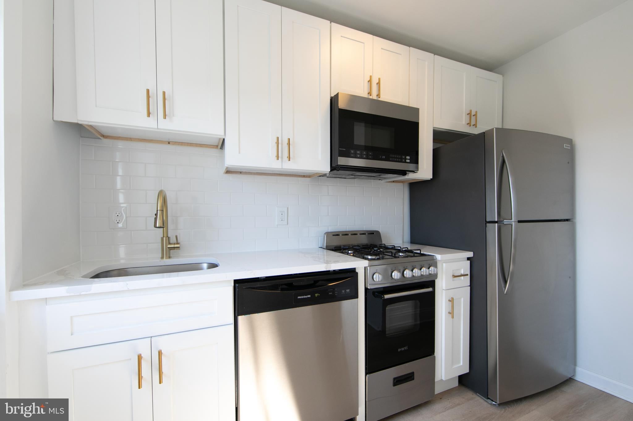 9 E HOLLY AVENUE APT 5