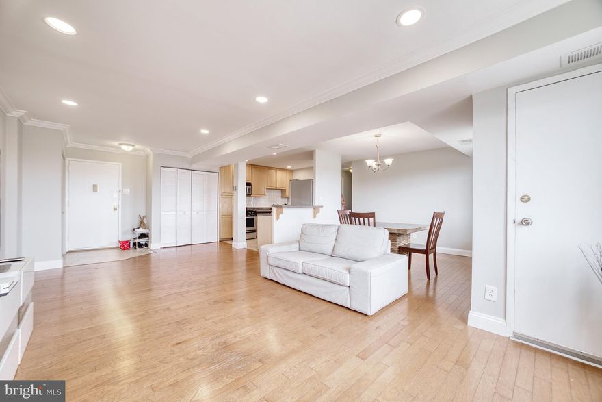 Wanted active qualified buyer that loves the outdoors! This lovely 2 bedroom condo with views of Holmes Park and sections of The Potomac River awaits you! All utilities are included in Condo fee, Desk concierge is available 24/7, Gym, Party Room, Pool, Hot Tub, Picnic area, and Laundry in building. Unit includes your own washer/dryer. A must see!