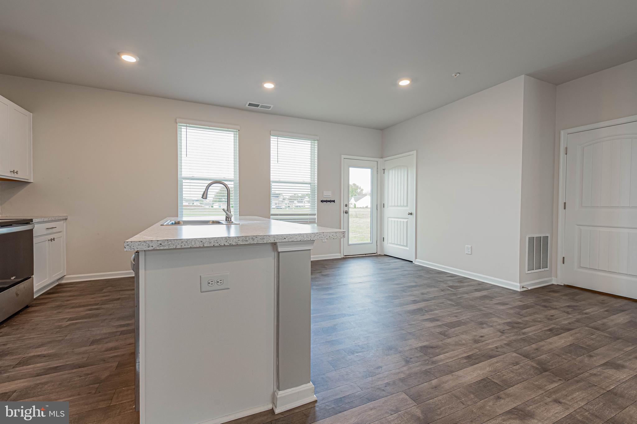 SOUTHERN FLDS - Residential