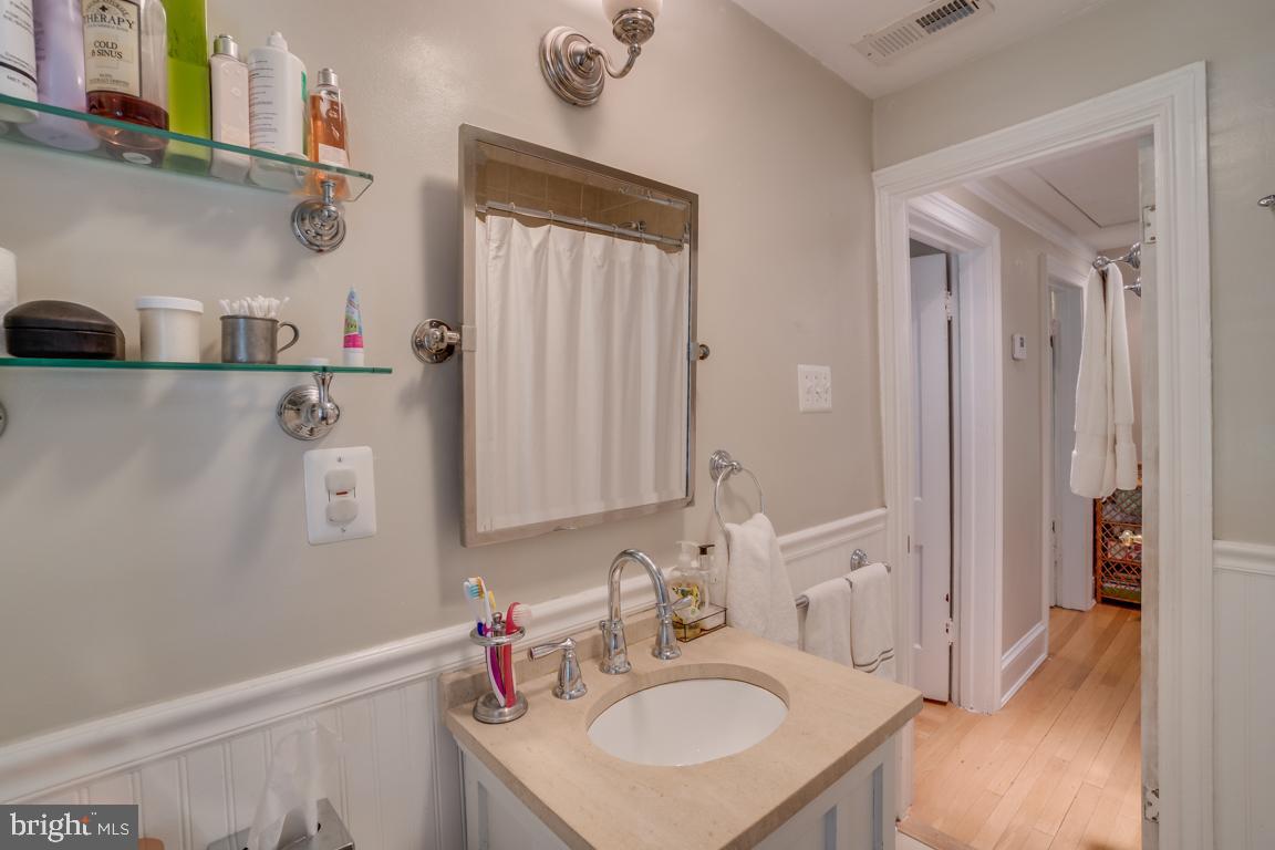 AURORA HILLS - Residential Lease