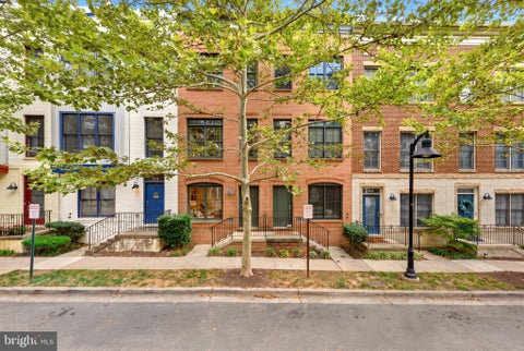 Townhouse For Sale - 5615 44th Avenue<br/> Prince Georges County, HYATTSVILLE, MD 20781