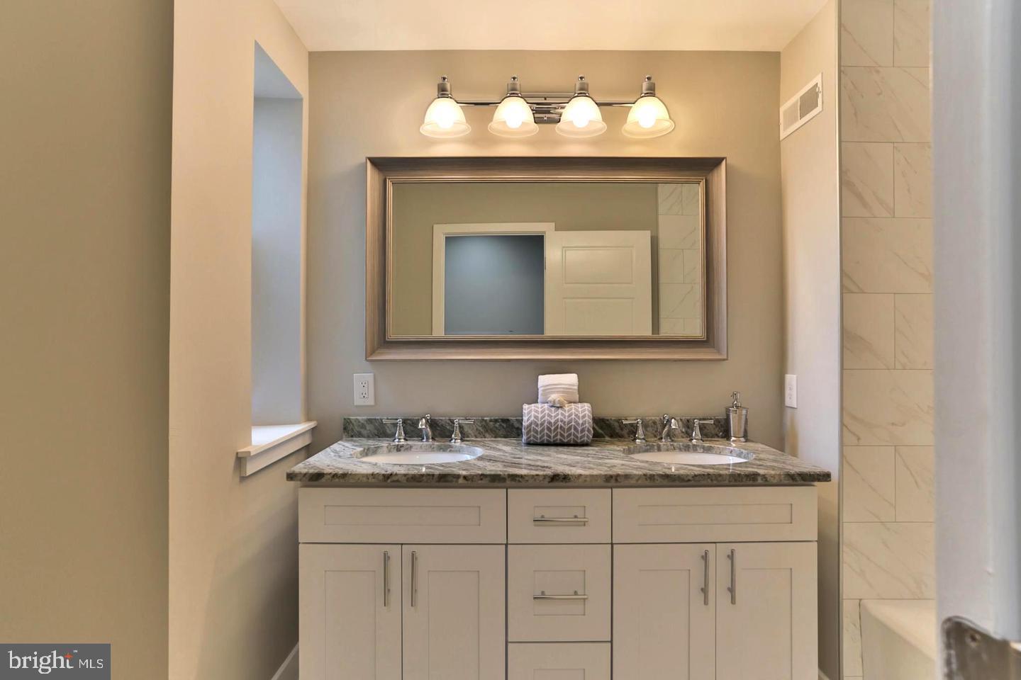 LOWER MOYAMENSING - Residential Lease