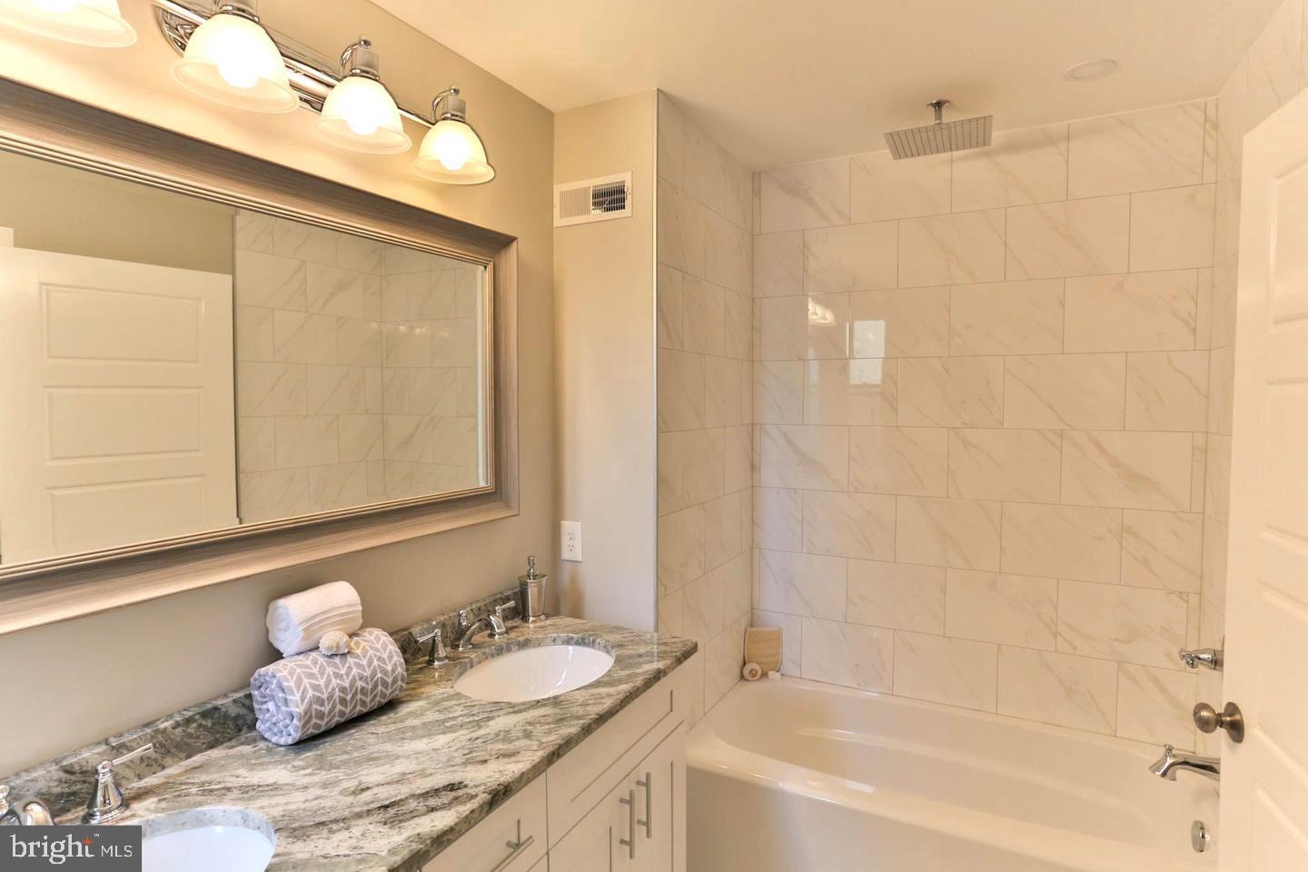 LOWER MOYAMENSING - Residential Lease