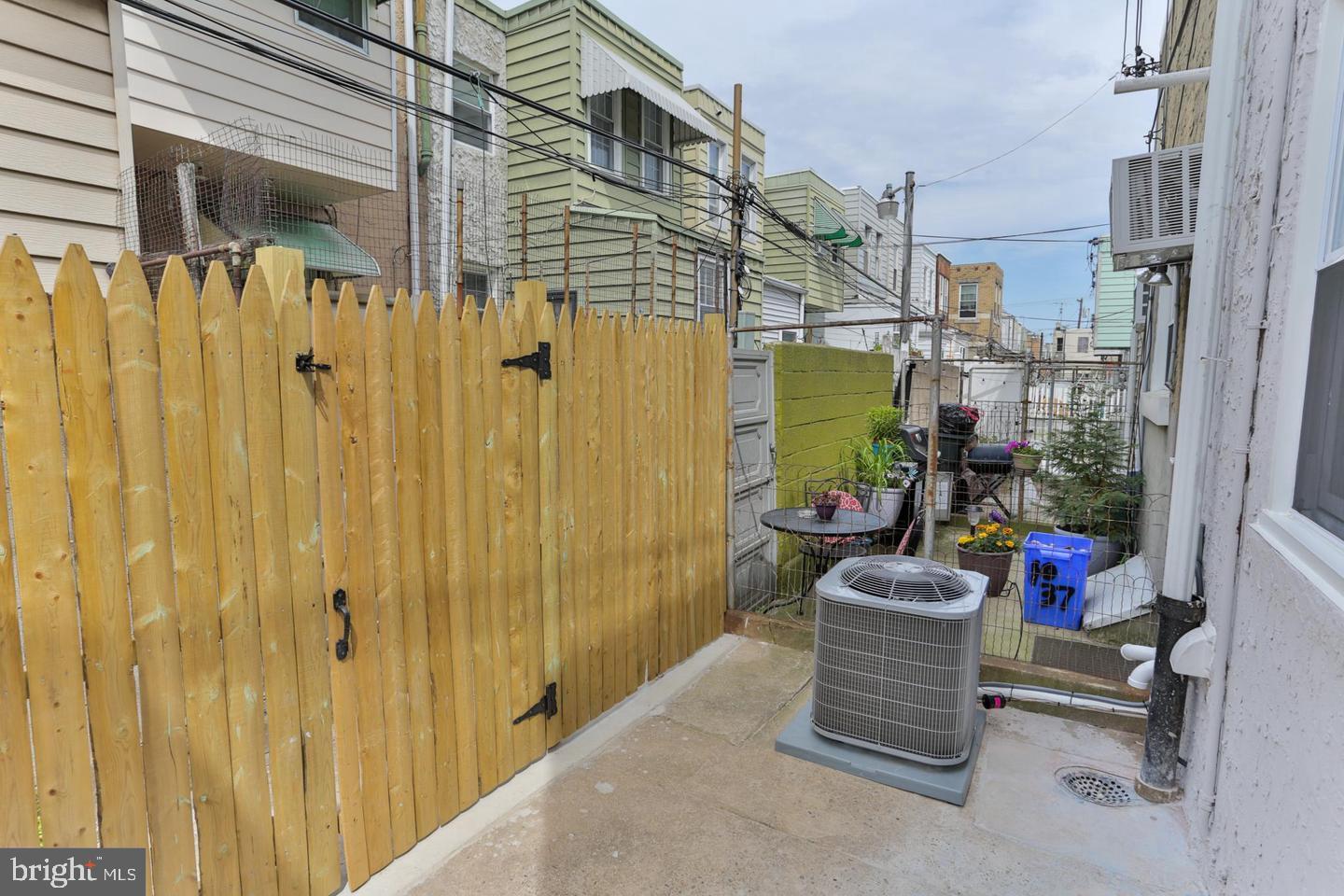 LOWER MOYAMENSING - Residential Lease