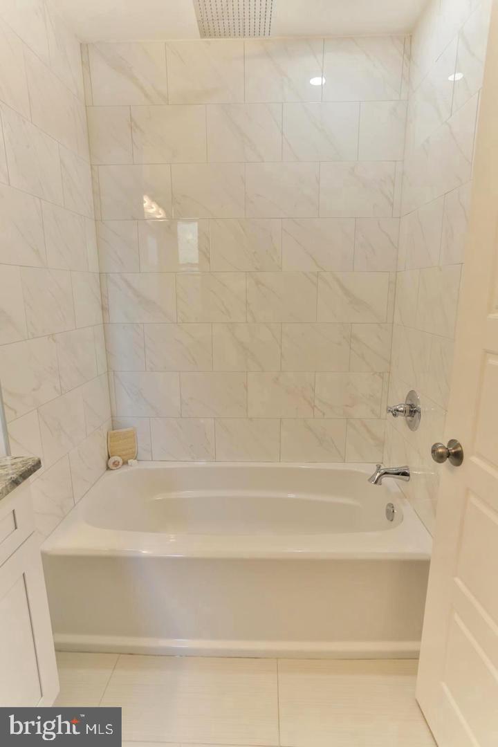 LOWER MOYAMENSING - Residential Lease