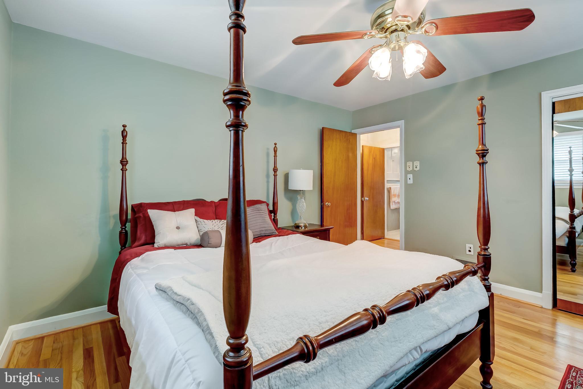 ROLLING HILLS - Residential