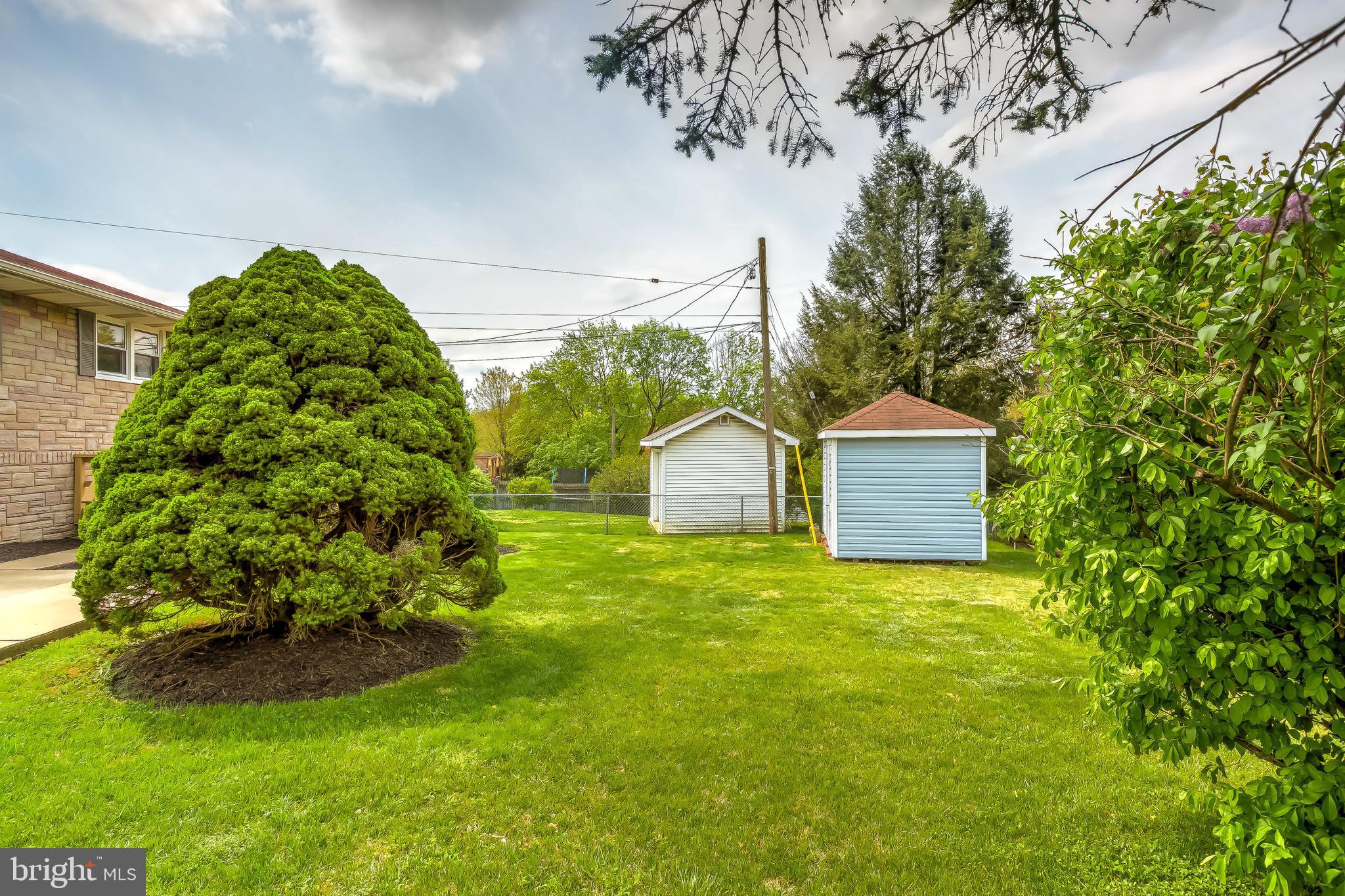 ROLLING HILLS - Residential