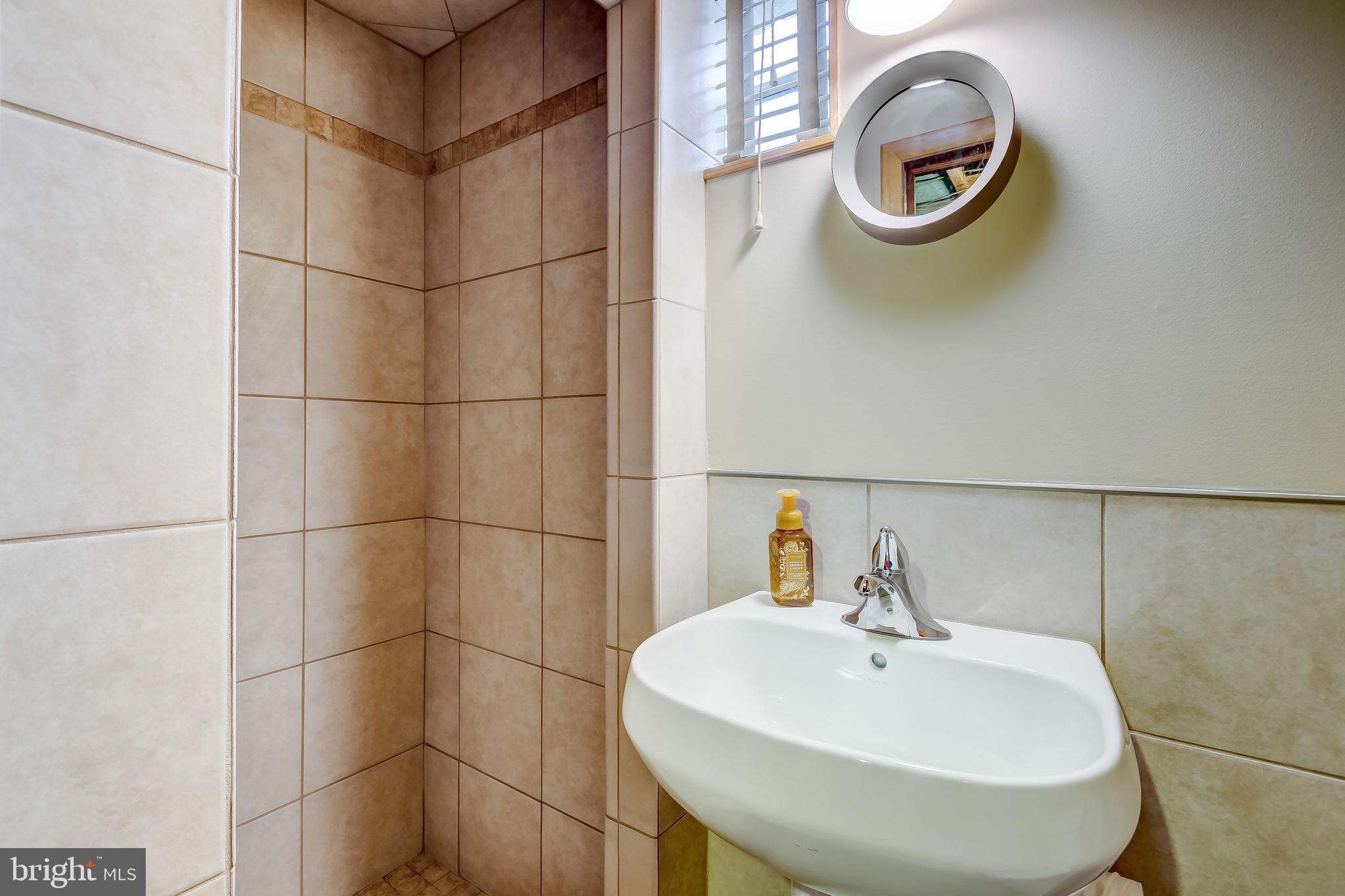 ROLLING HILLS - Residential