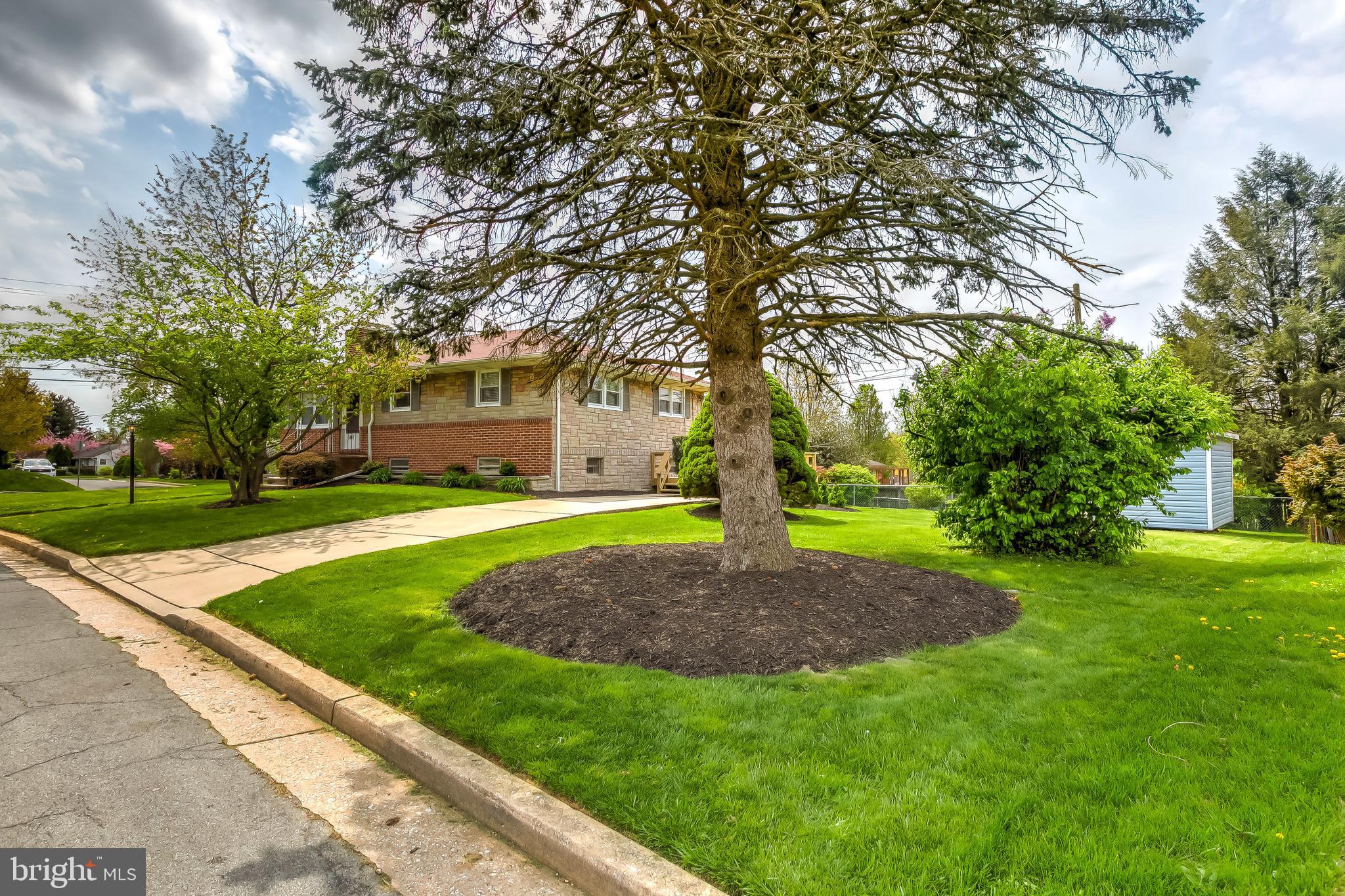 ROLLING HILLS - Residential