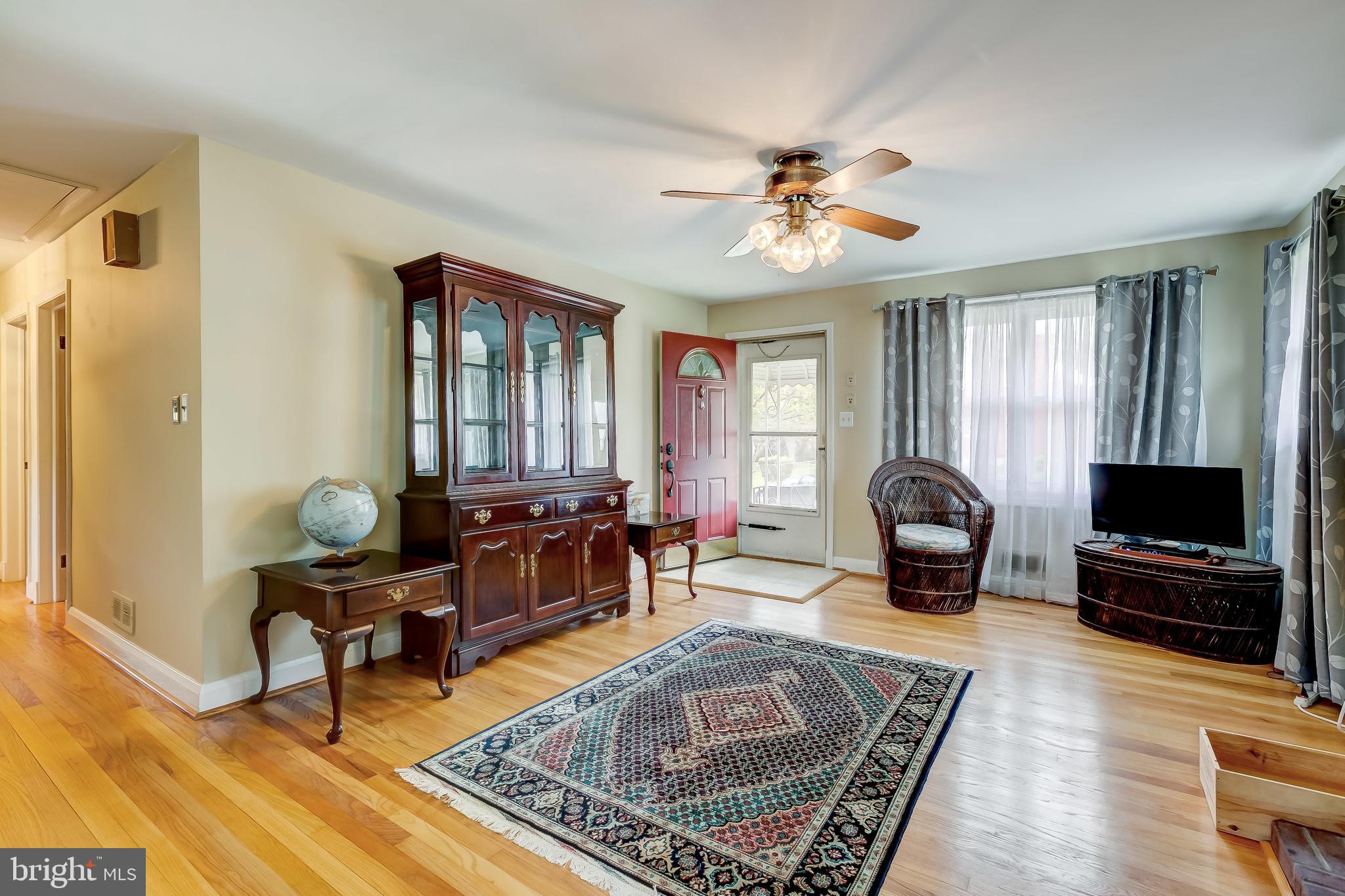 ROLLING HILLS - Residential