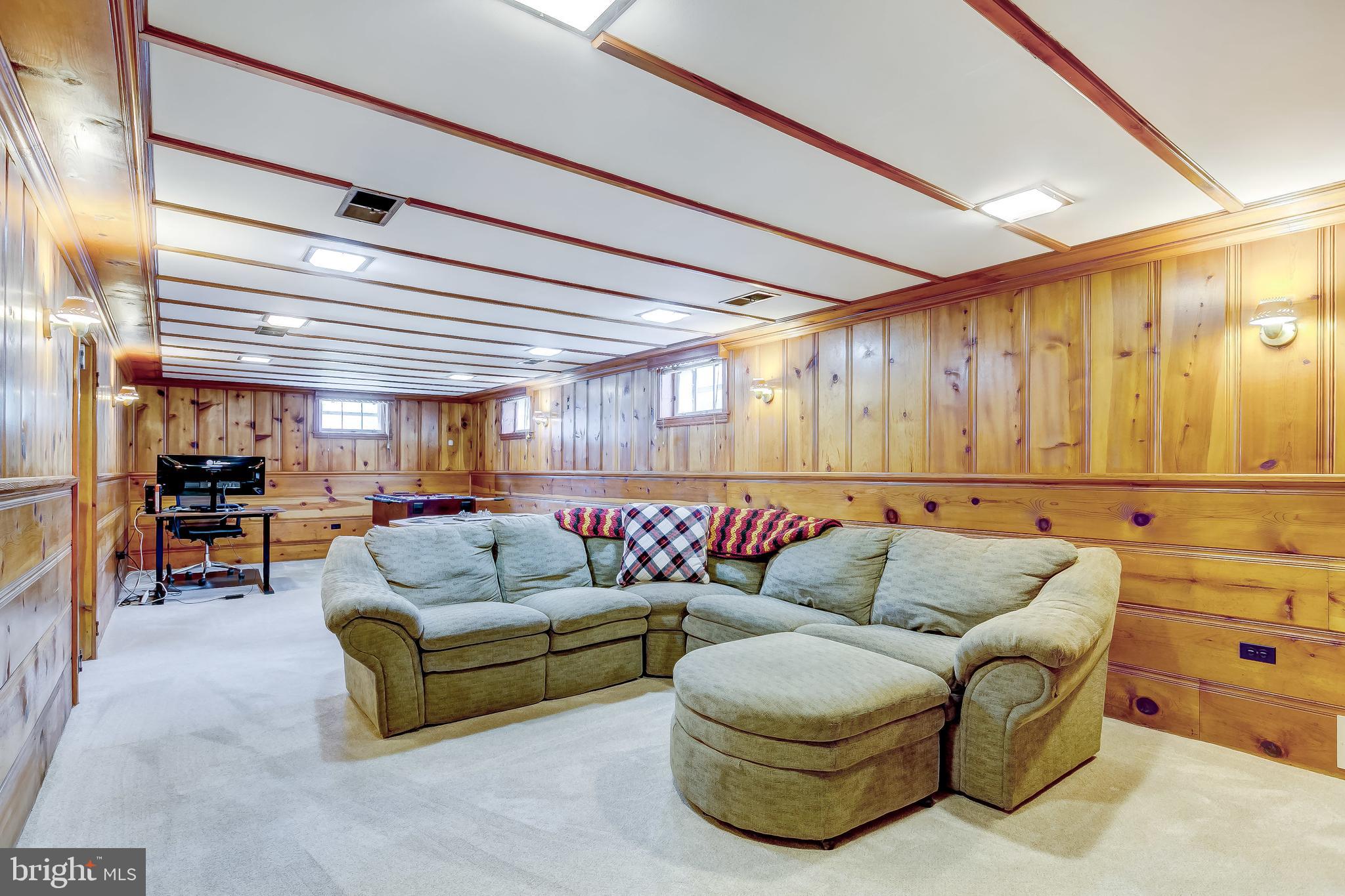 ROLLING HILLS - Residential