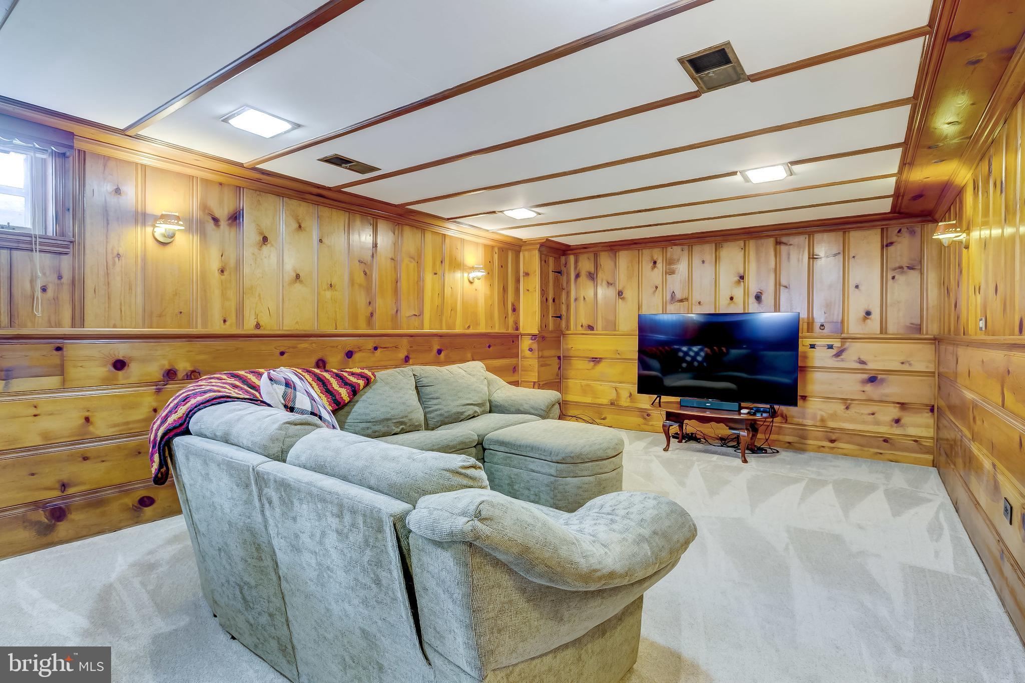 ROLLING HILLS - Residential