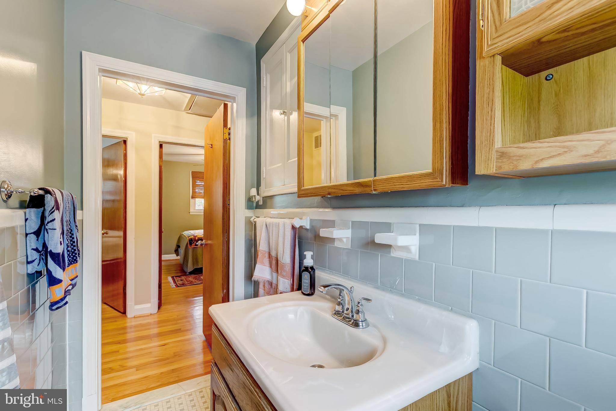 ROLLING HILLS - Residential