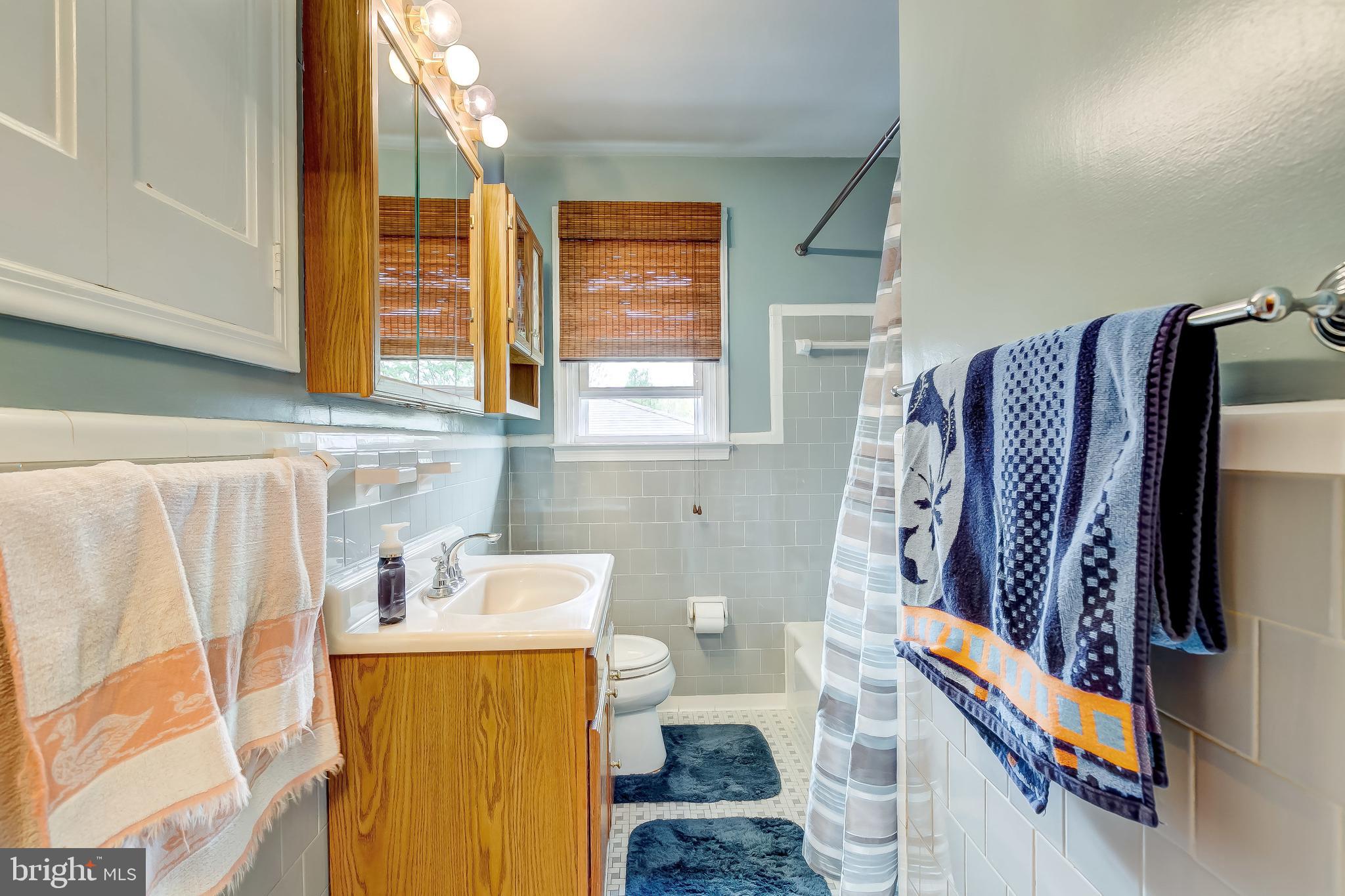 ROLLING HILLS - Residential