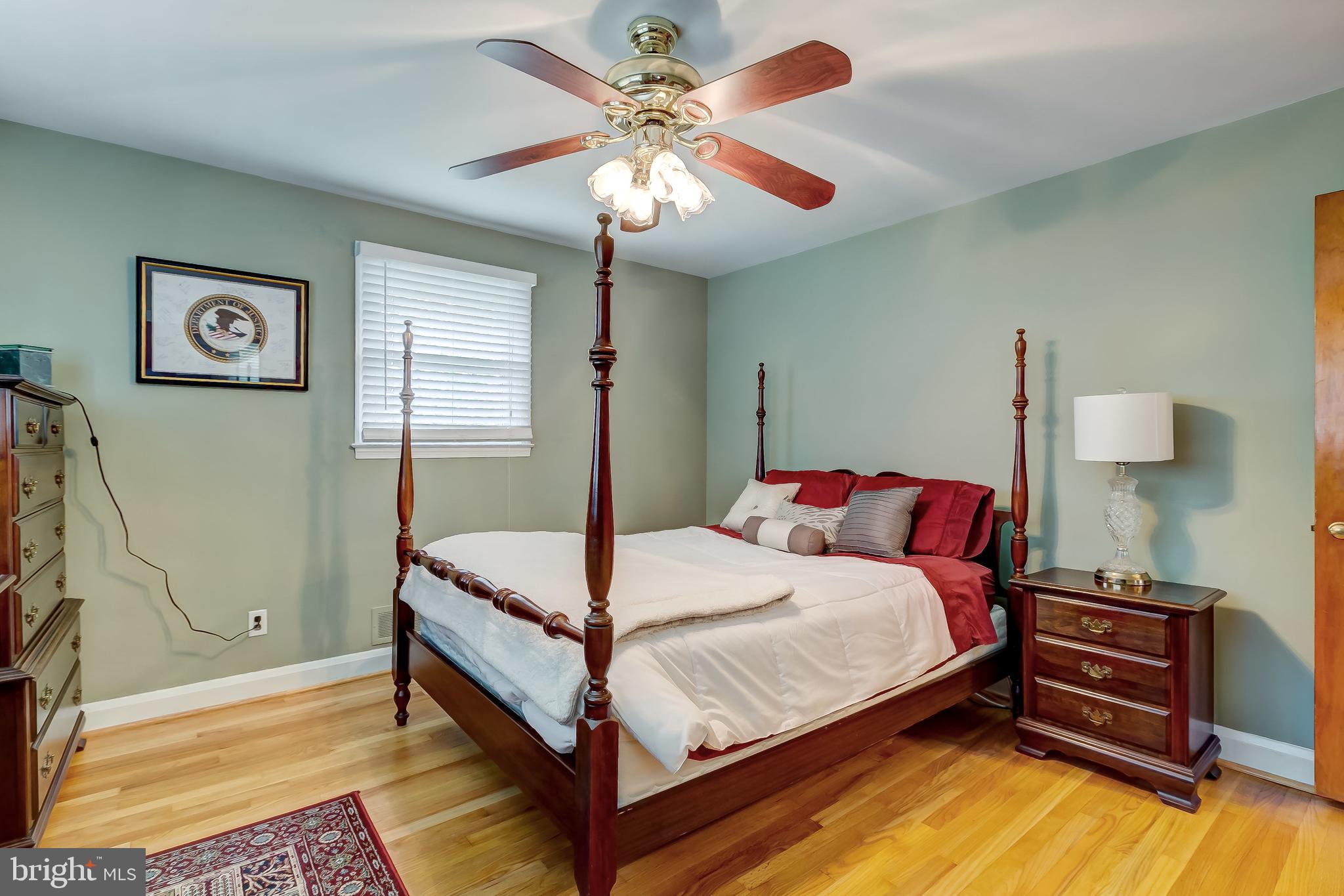 ROLLING HILLS - Residential