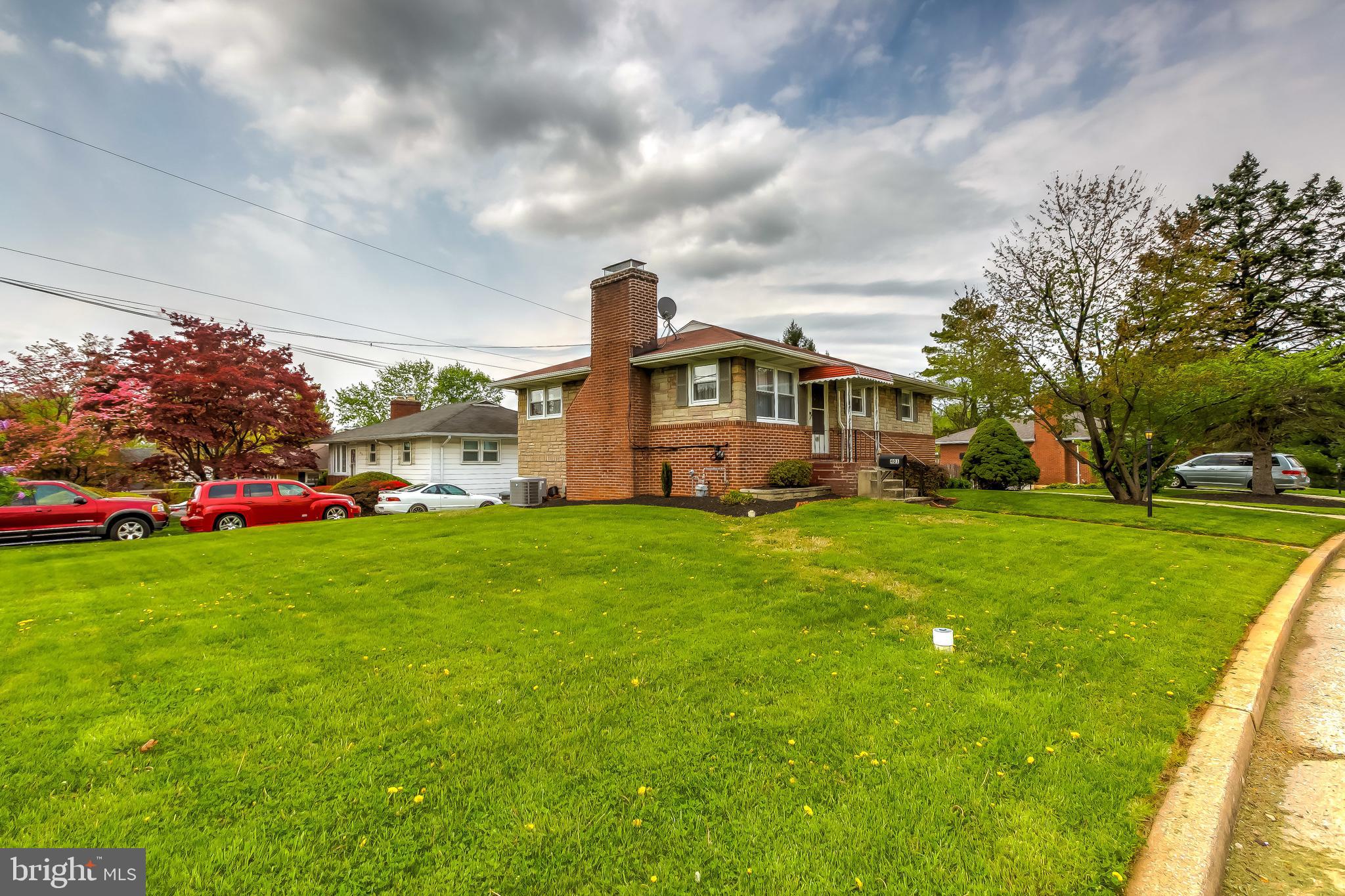 ROLLING HILLS - Residential