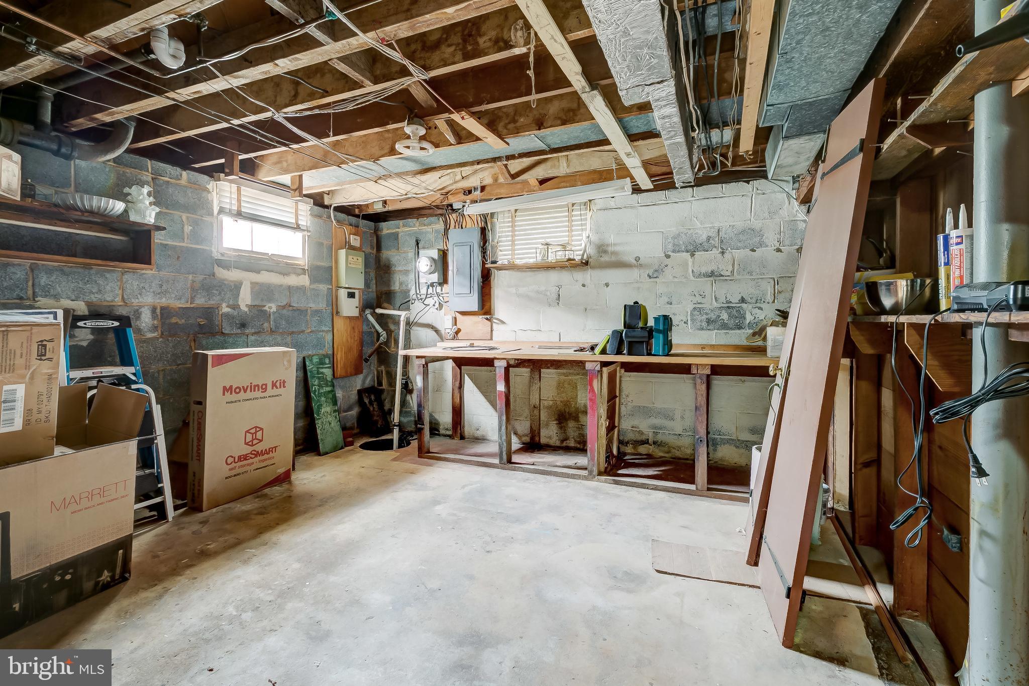 ROLLING HILLS - Residential