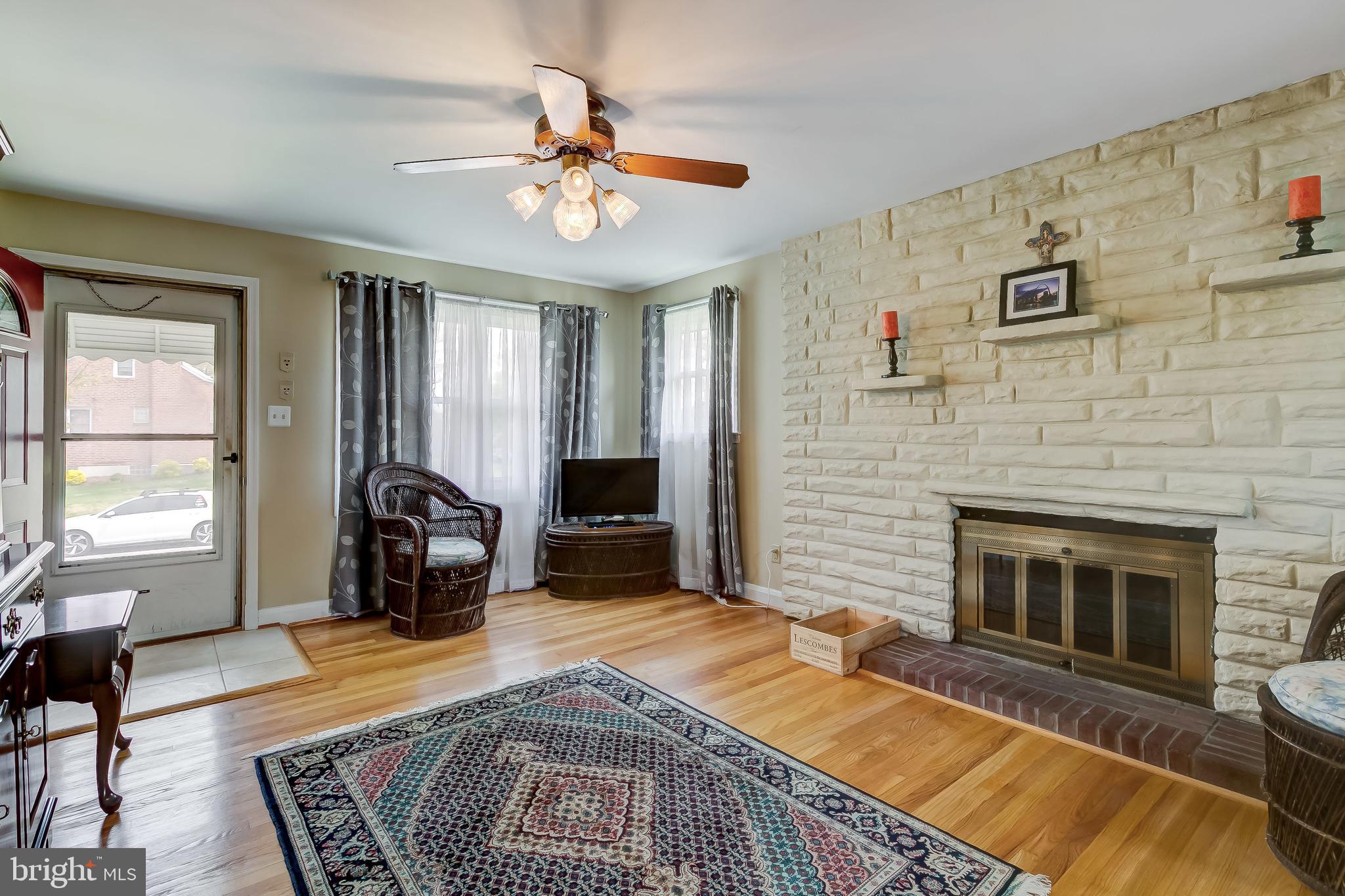 ROLLING HILLS - Residential