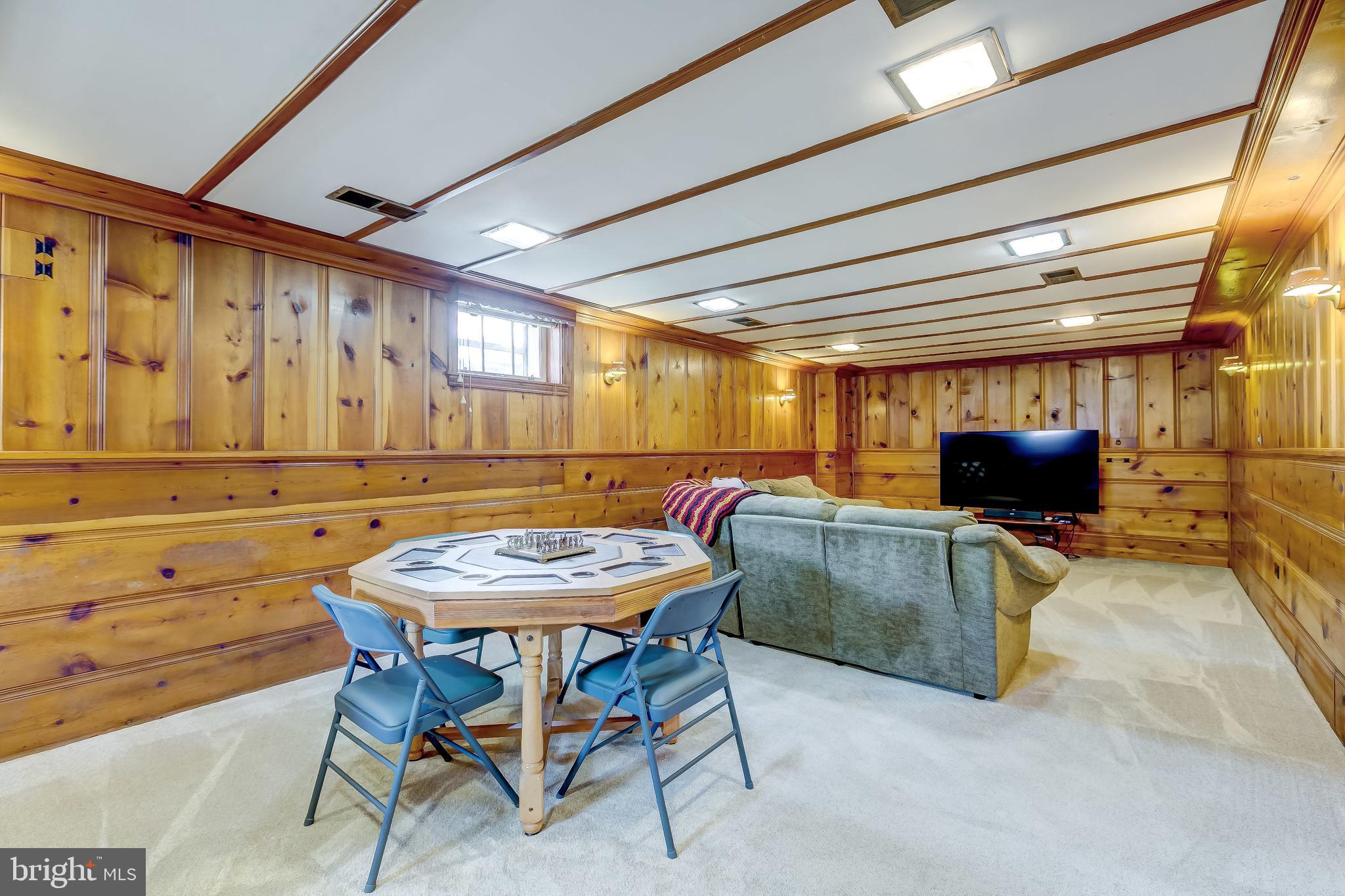 ROLLING HILLS - Residential