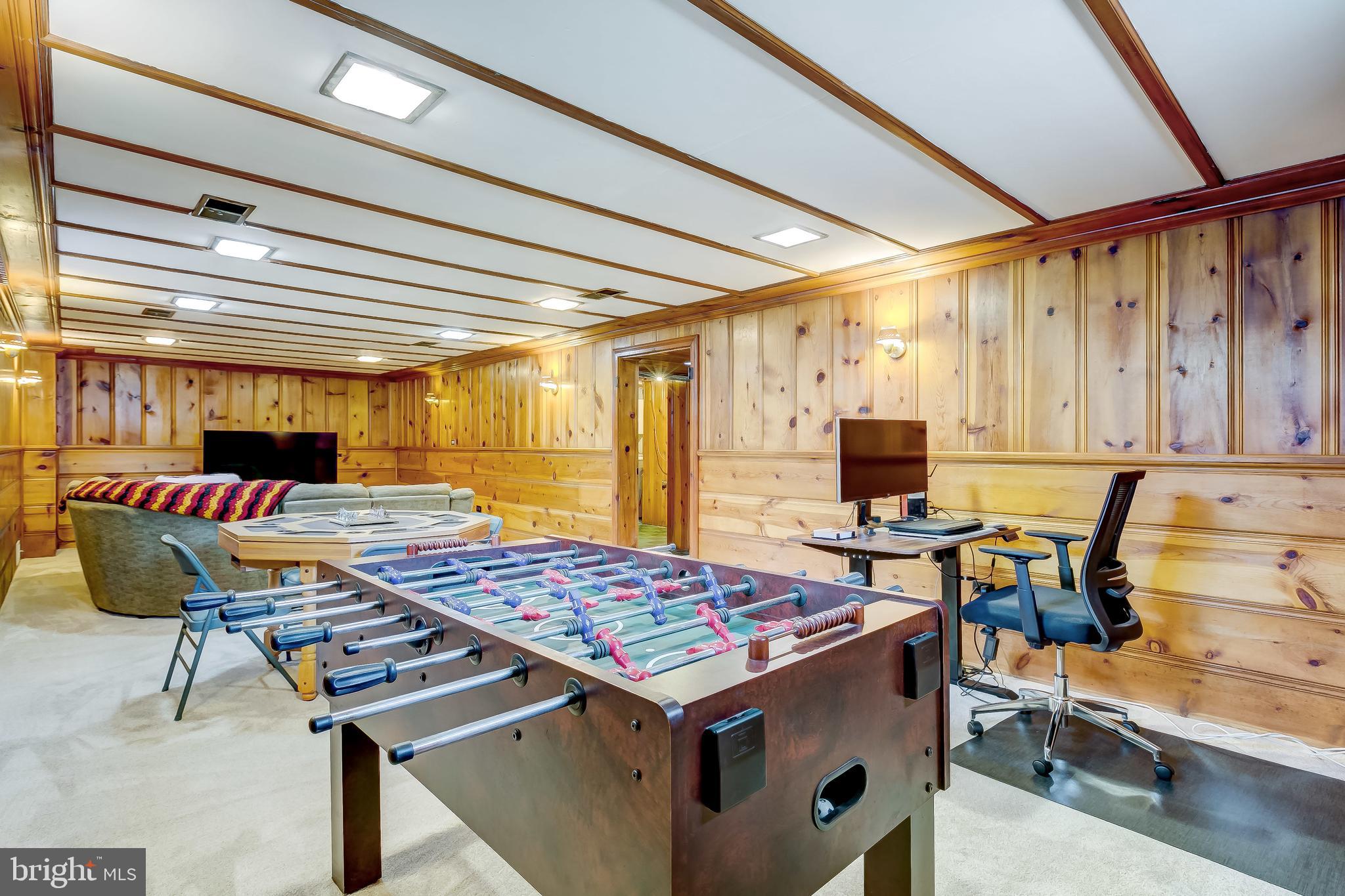 ROLLING HILLS - Residential