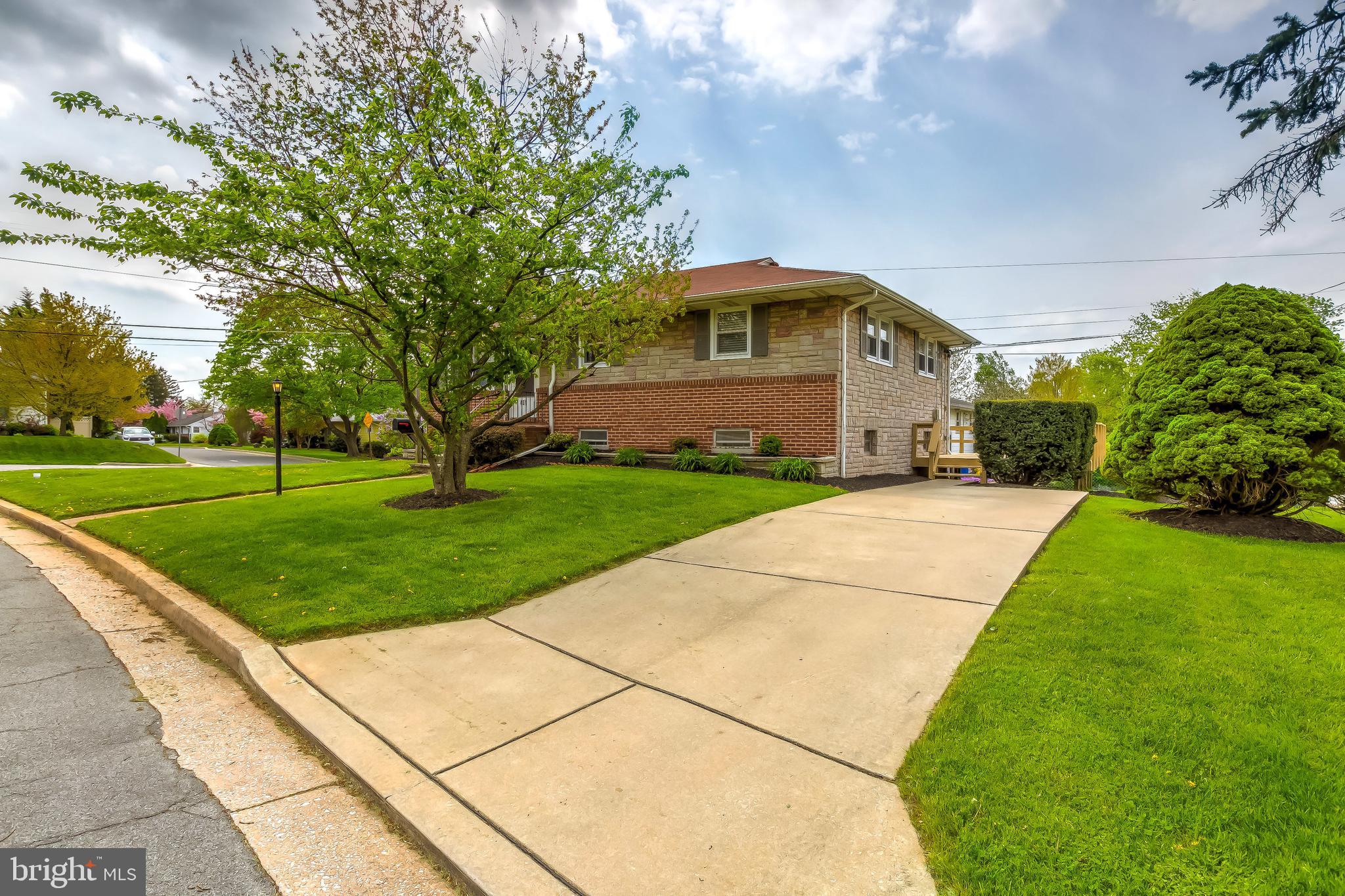 ROLLING HILLS - Residential