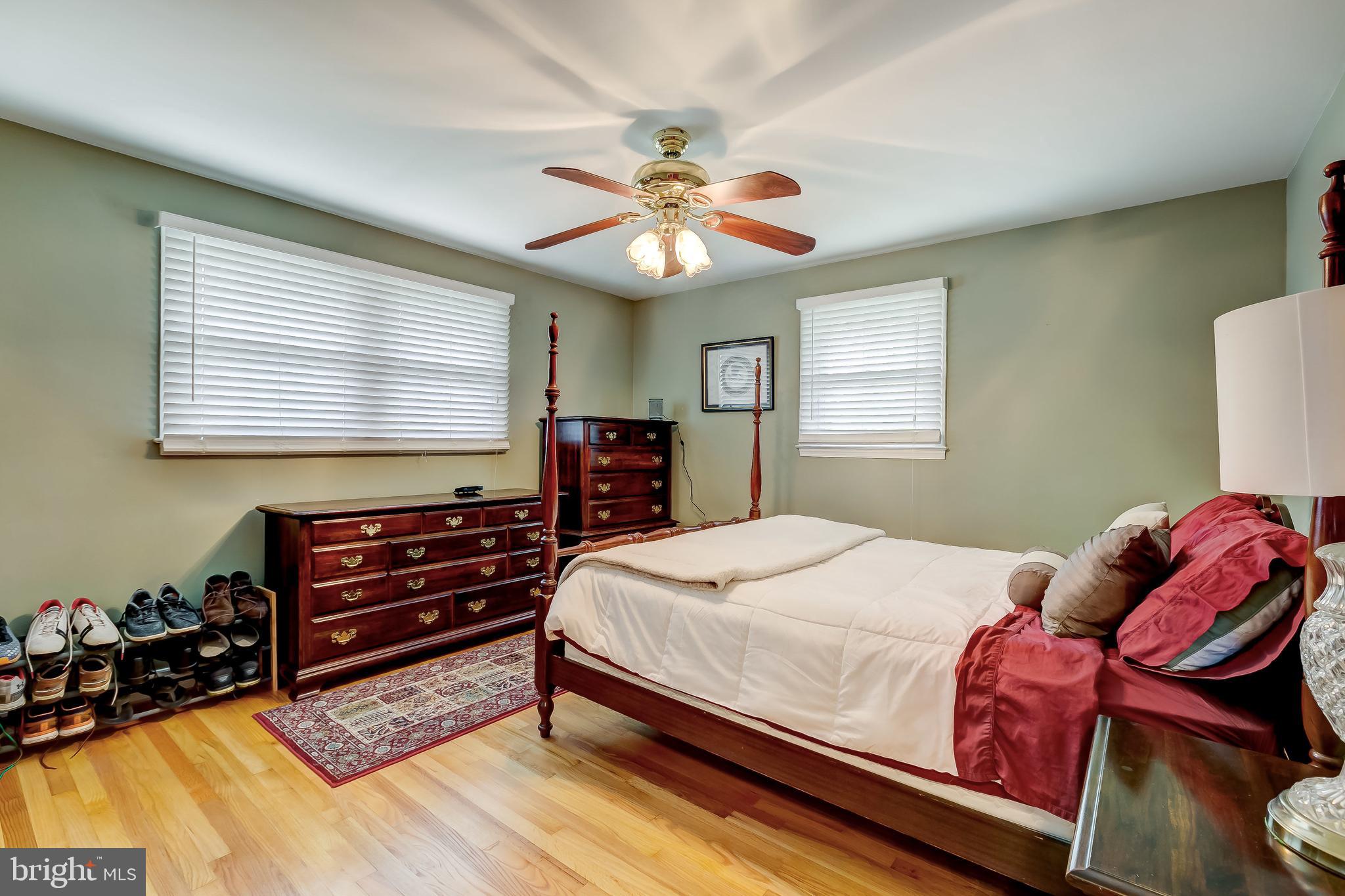 ROLLING HILLS - Residential